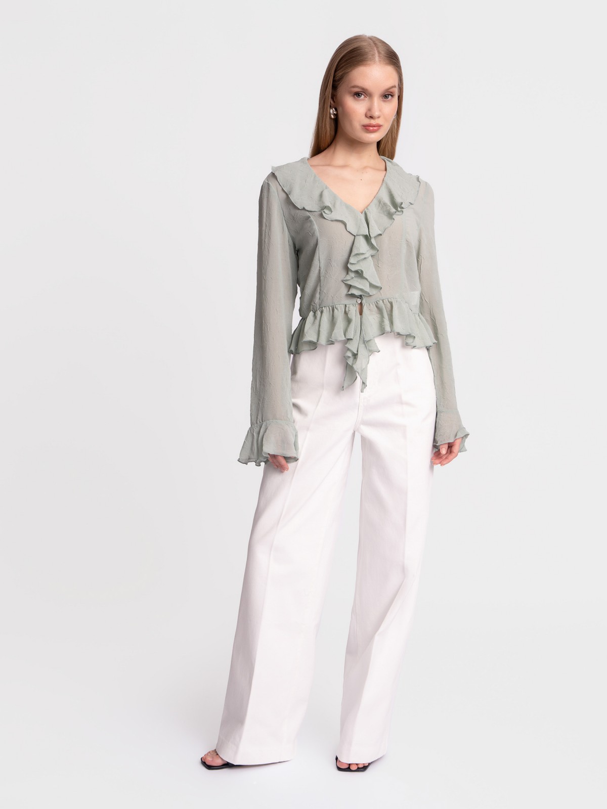 Шифоновая блузка-рубашка с воланами