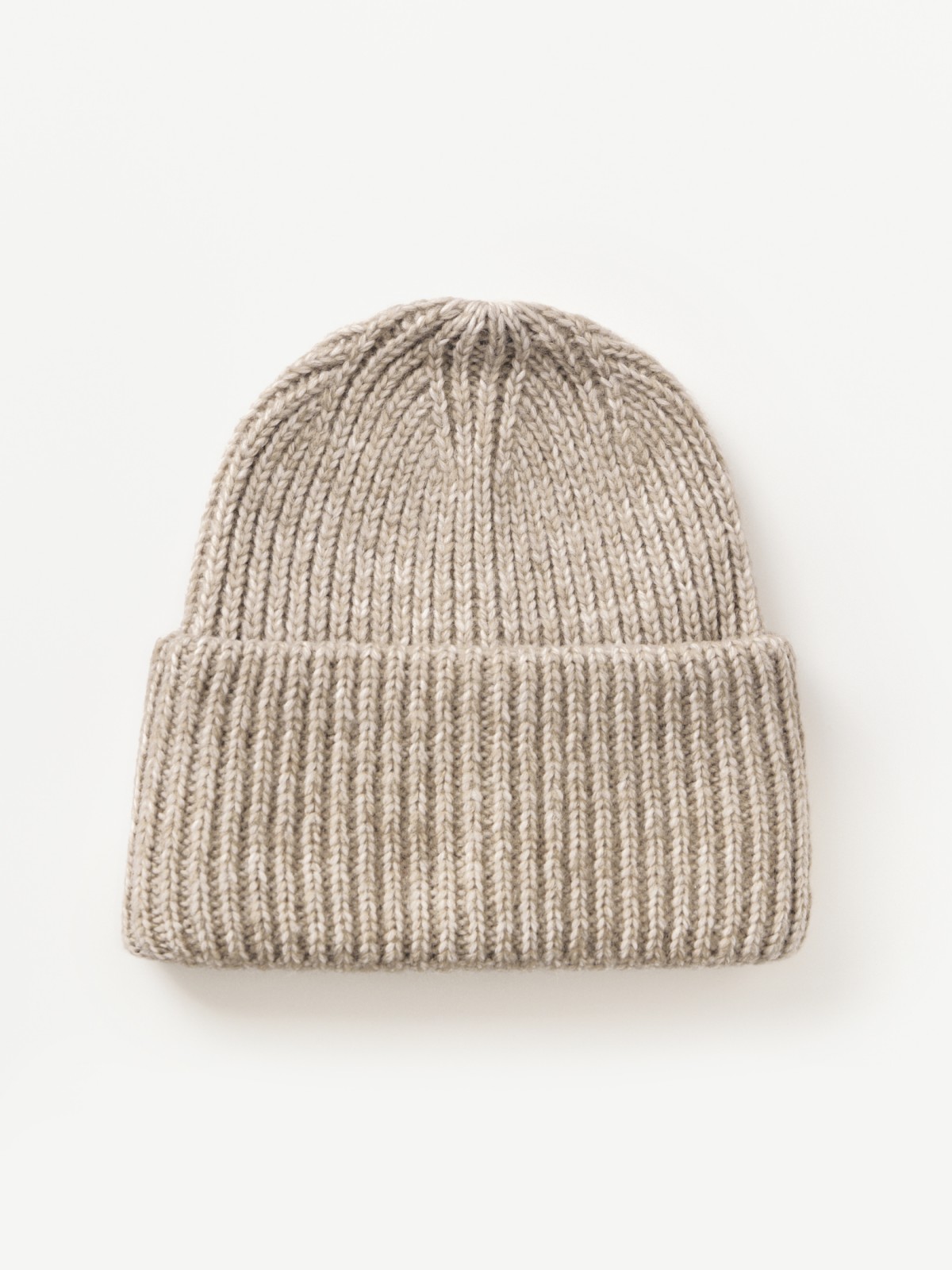 Вязаная шапка-бини с шерстью