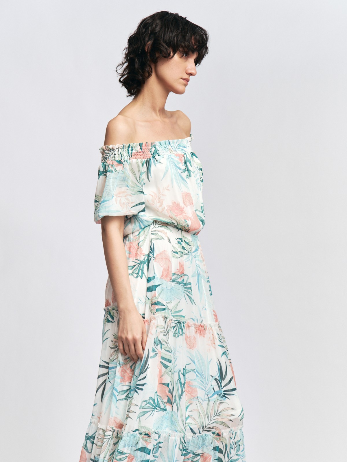 Шифоновое платье макси с открытыми плечами