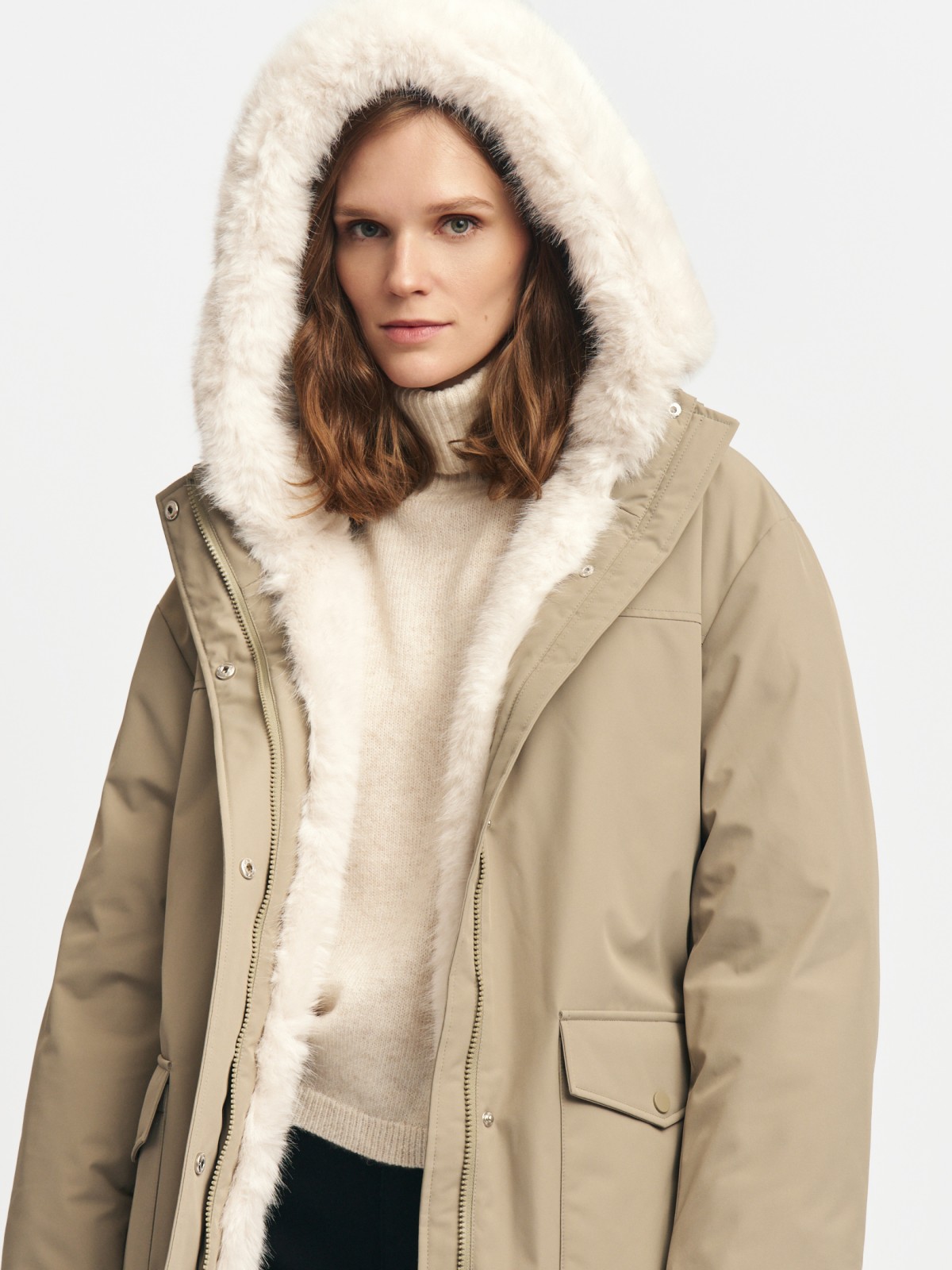 Тёплая куртка-парка с капюшоном