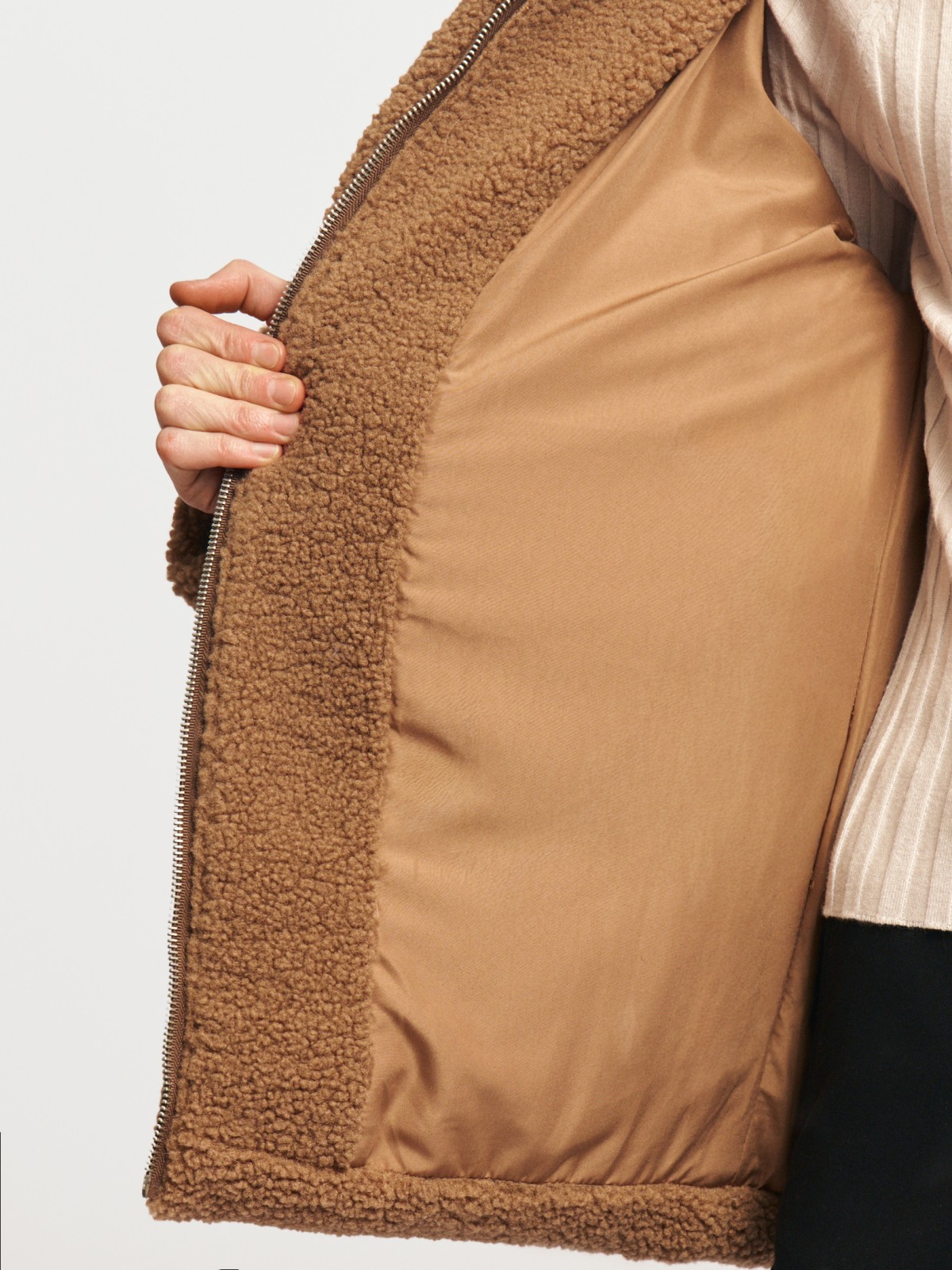 Короткая тёплая куртка-шуба из экомеха