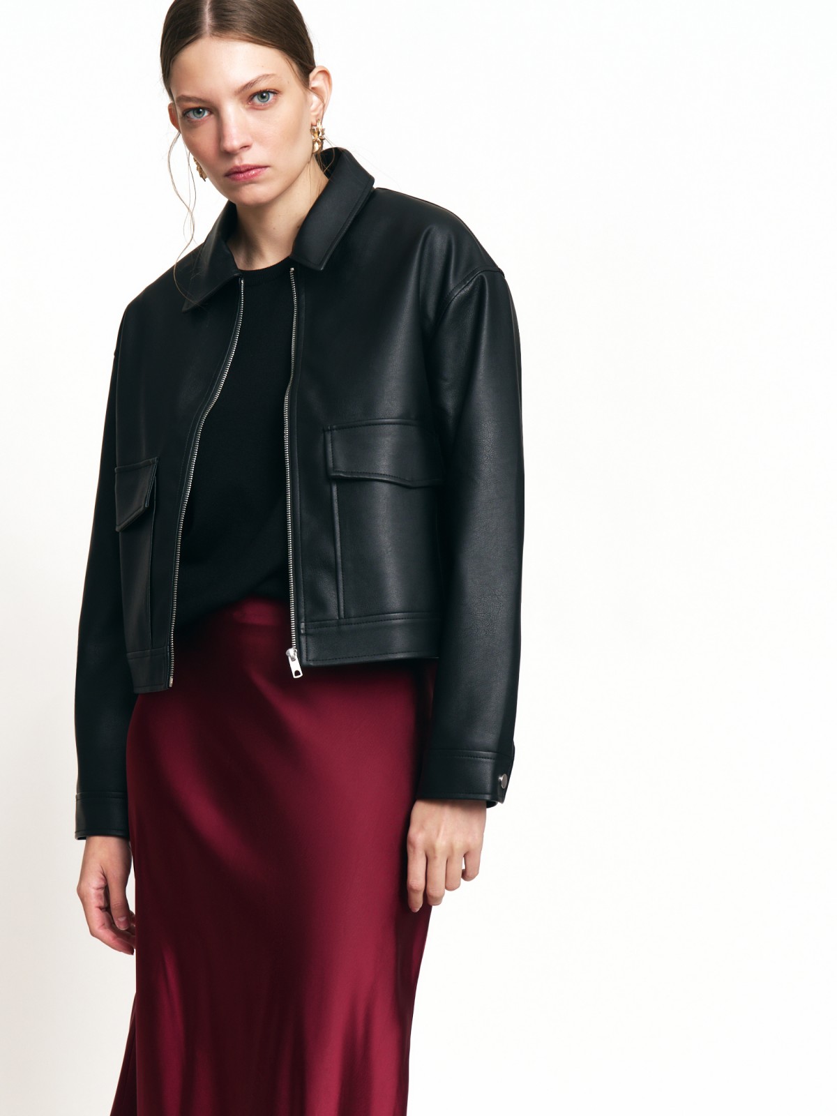 Короткая куртка из экокожи на молнии