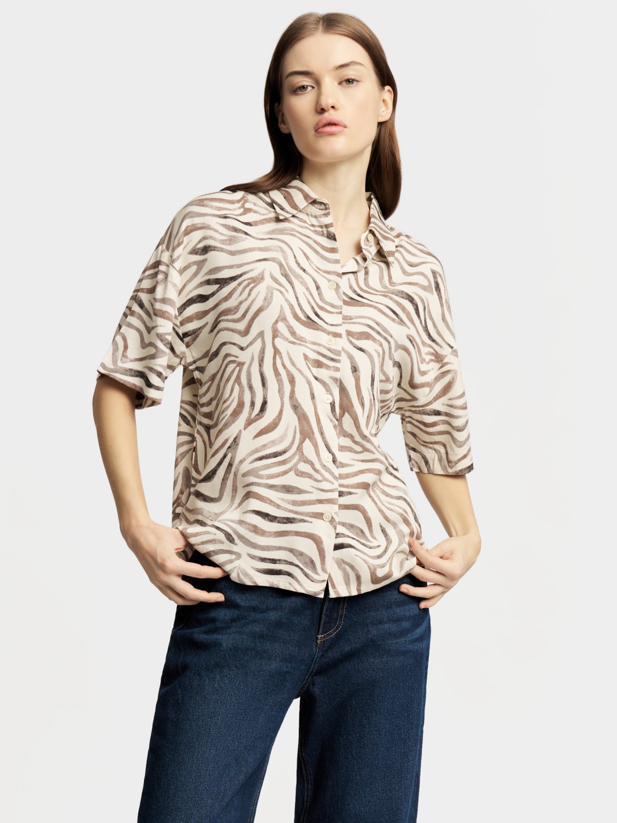 Рубашка из вискозы с коротким рукавом