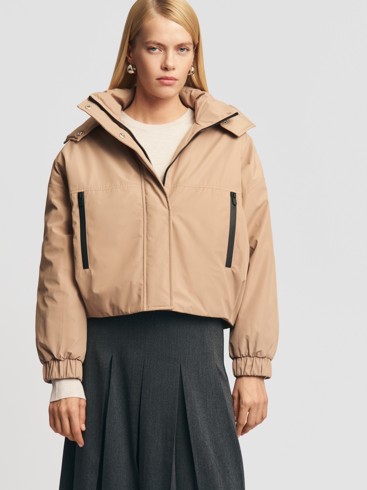 Короткая куртка-парка с капюшоном