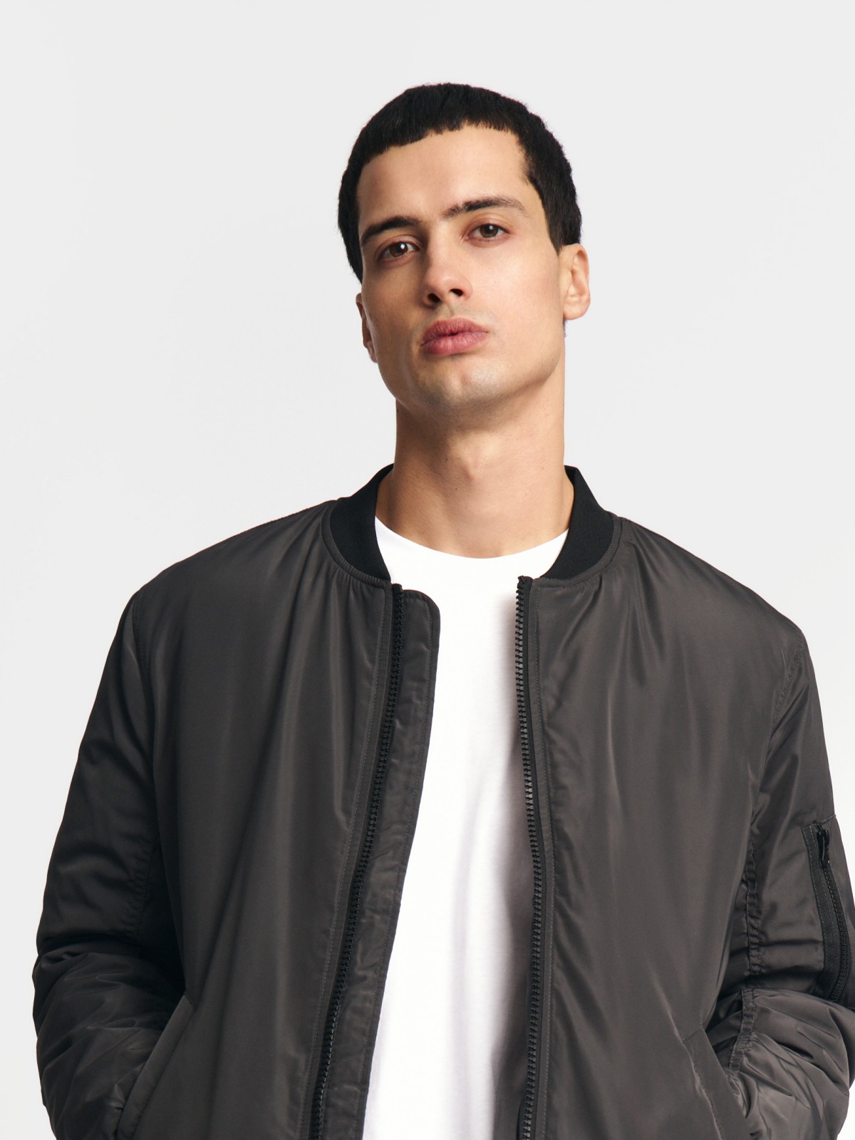 Утеплённая куртка-бомбер с воротником-стойкой