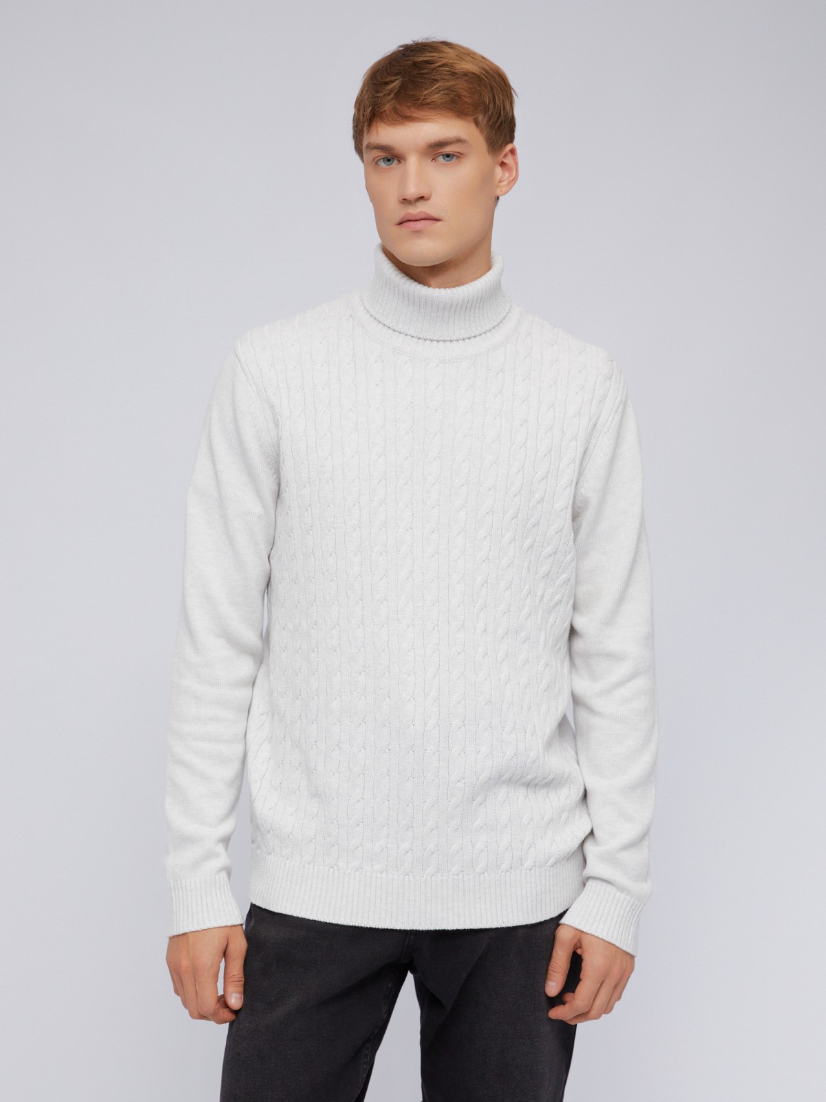 Вязаная водолазка-свитер с фактурным узором косы 1599₽