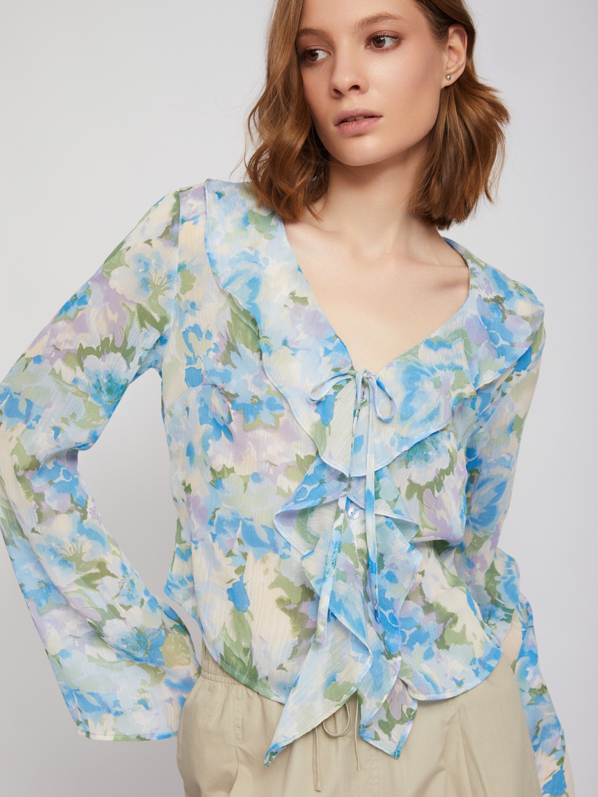 Блузка с вырезом с воланами и с цветочным принтом zolla 024221159211, размер M - фото 1