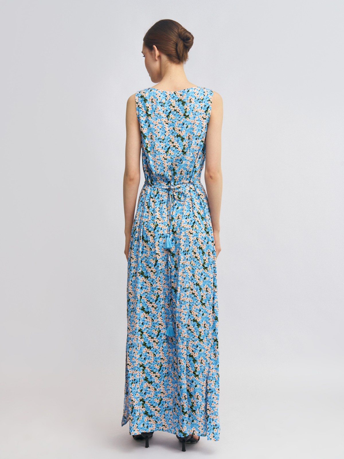 Платье макси без рукавов с разрезами и поясом