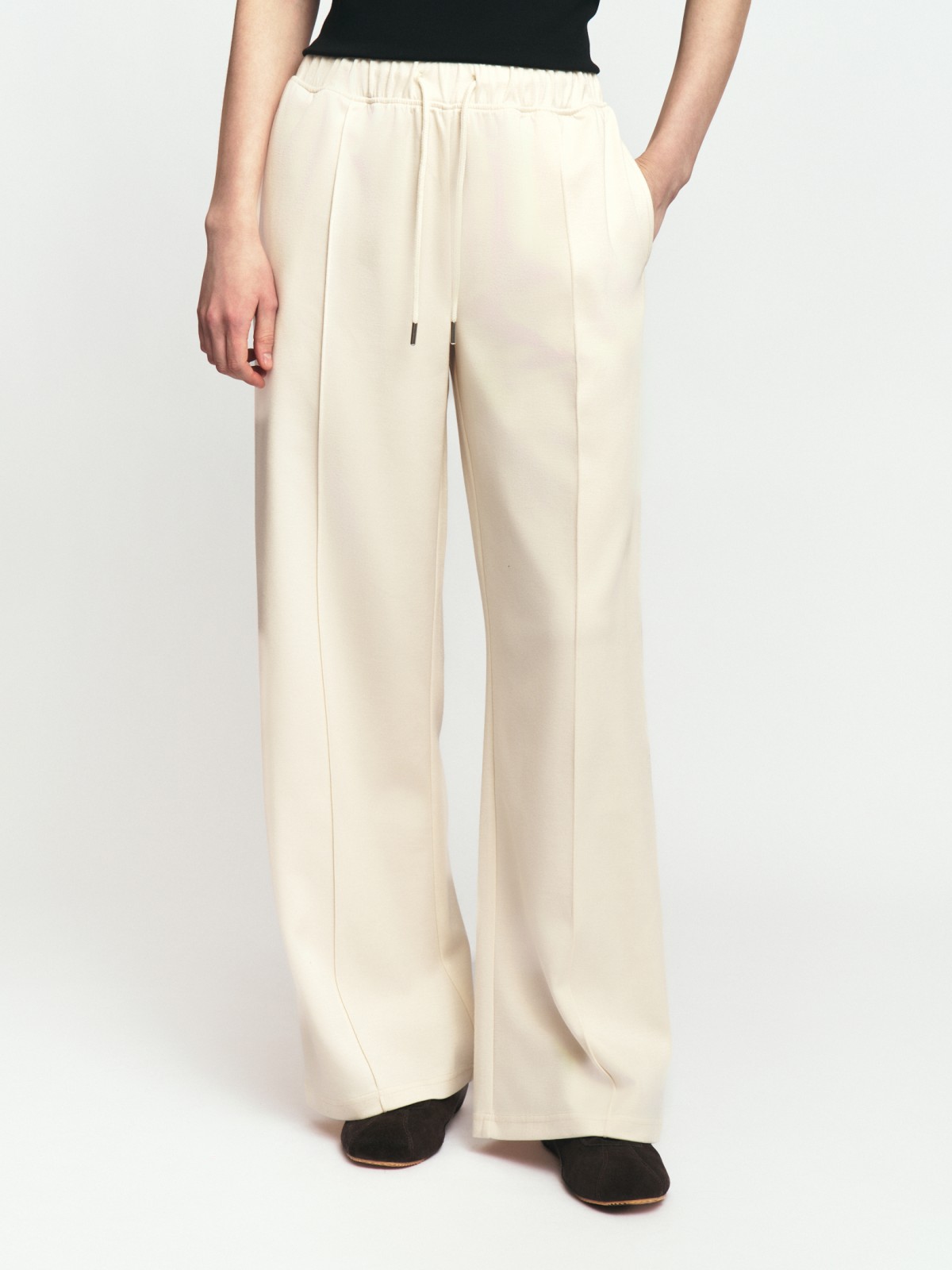 Прямые трикотажные брюки на резинке