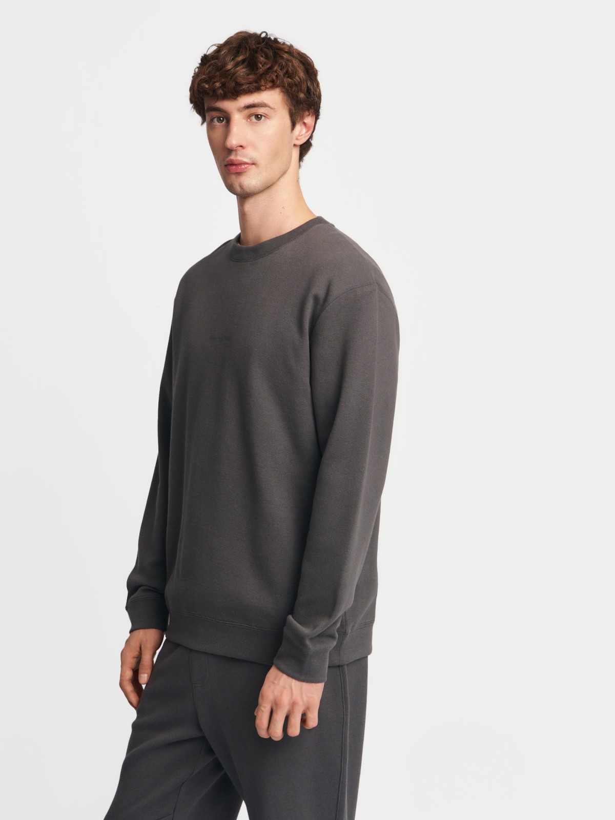 Свитшот прямого кроя с длинным рукавом