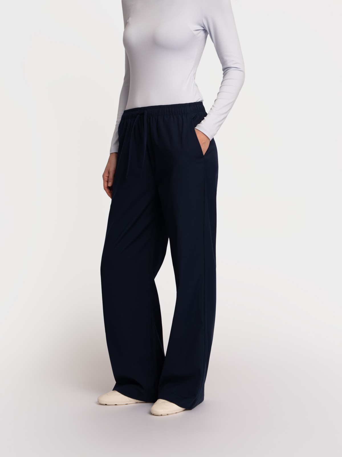 Прямые брюки на резинке с кулиской