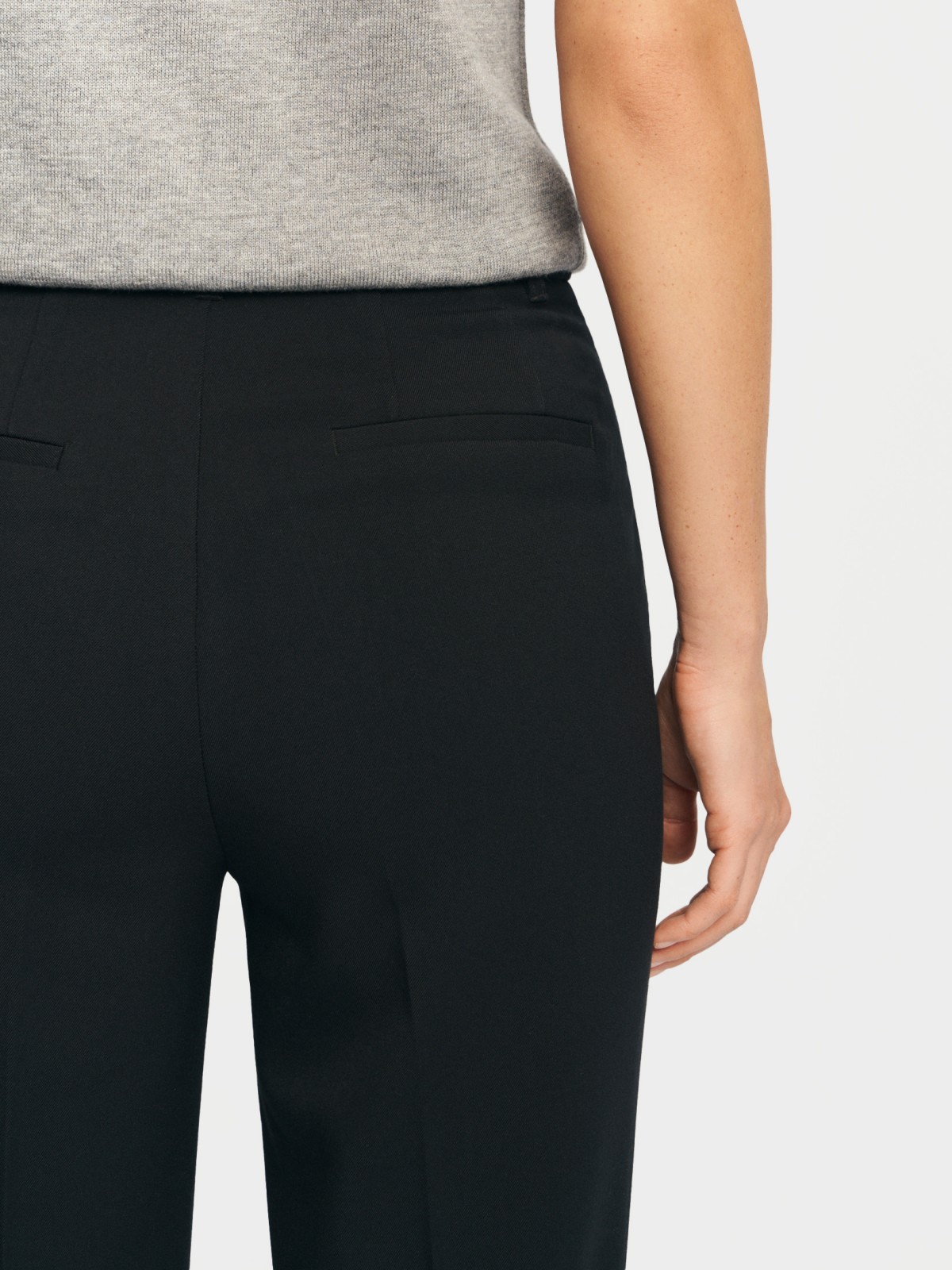 Офисные брюки силуэта Slim