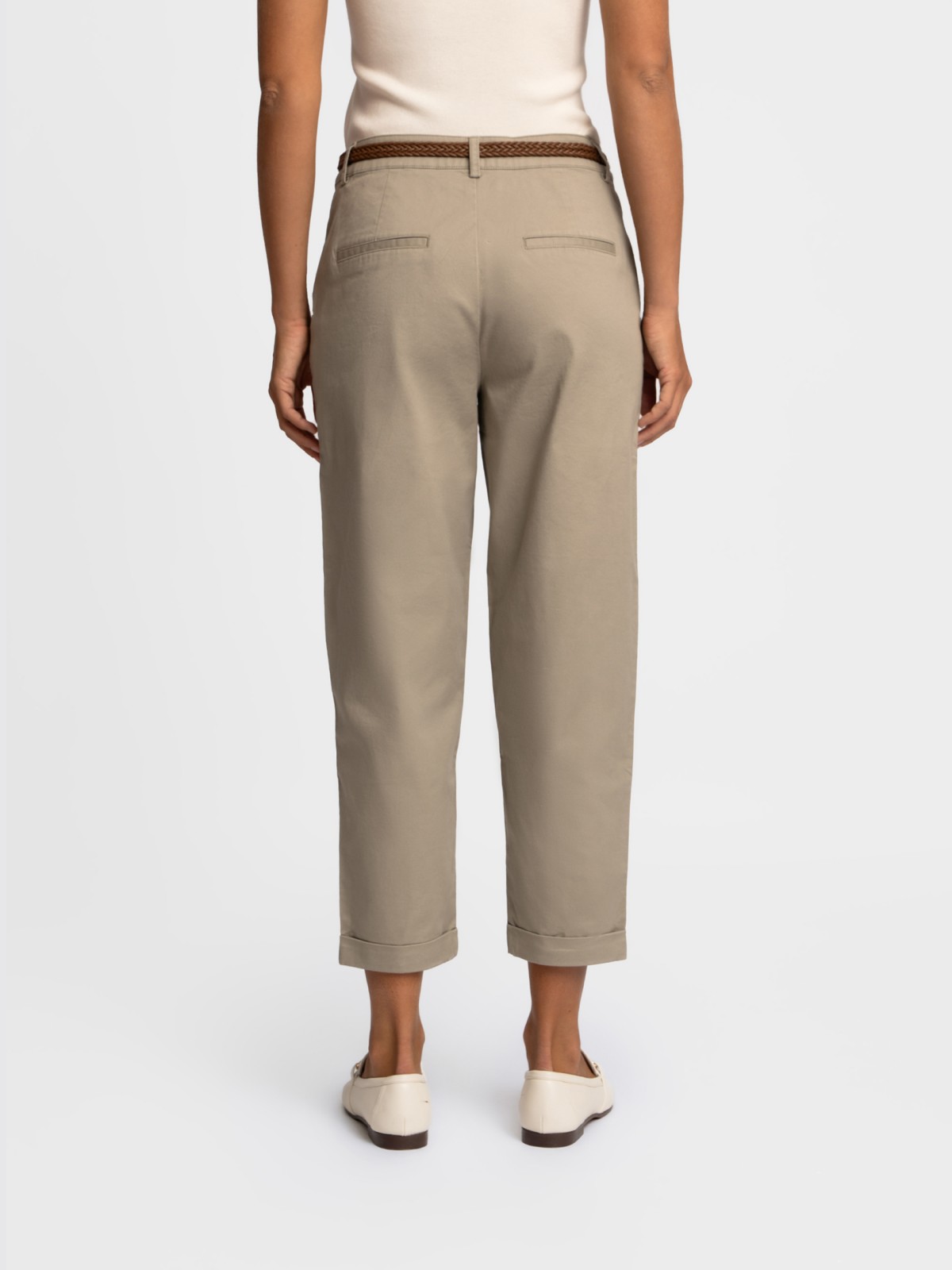 Офисные брюки силуэта Slim с ремнём