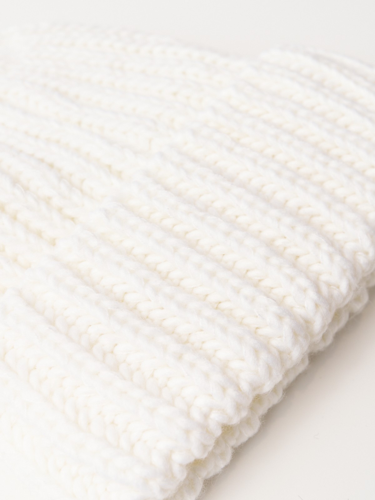 Вязаная шапка-бини на флисе