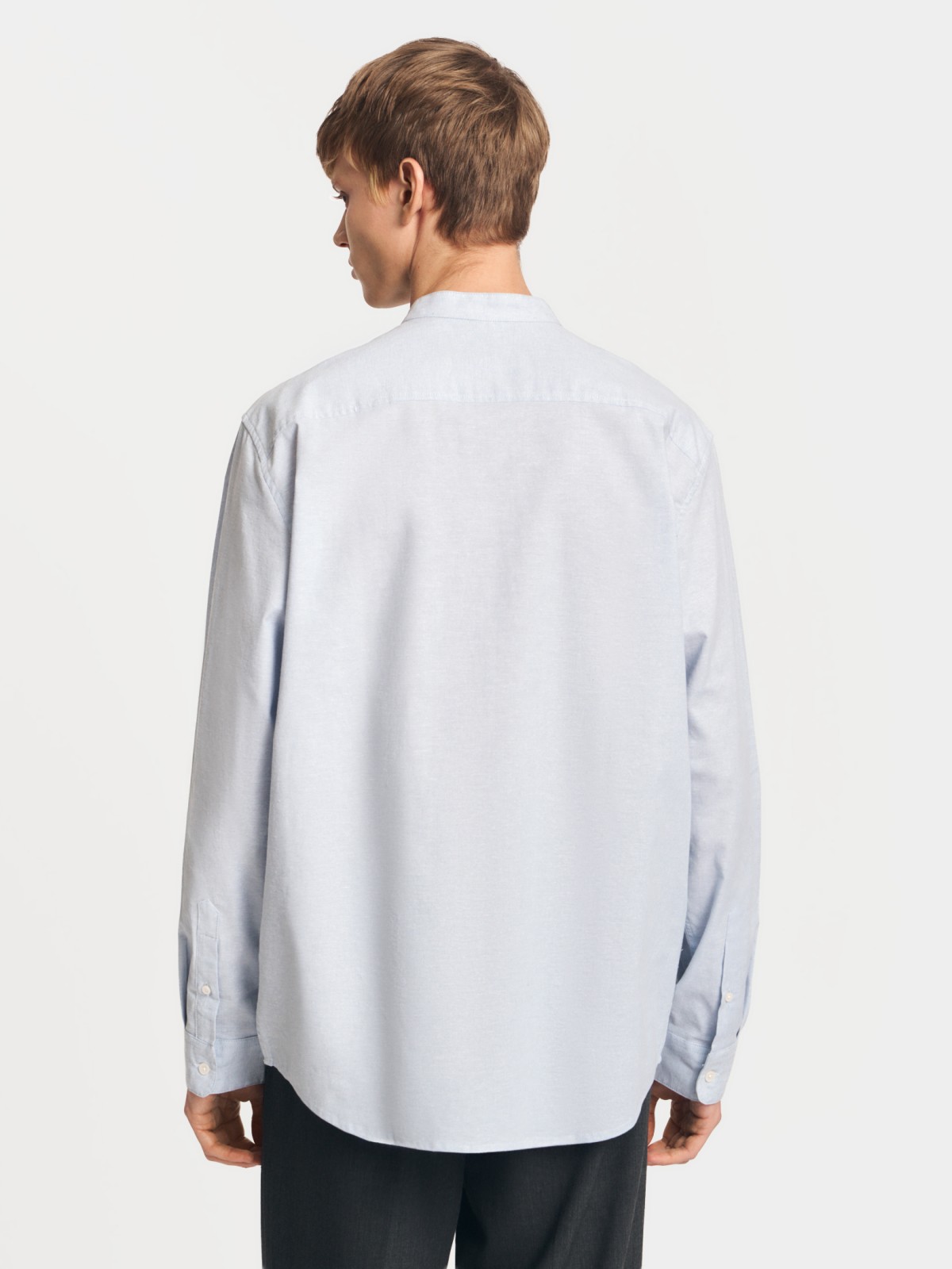 Льняная рубашка с воротником-стойкой