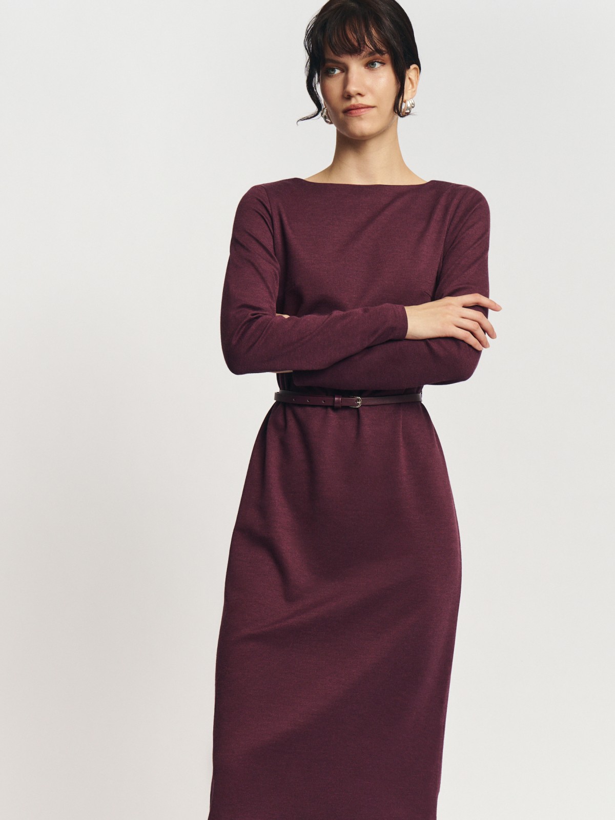 Трикотажное платье с ремнём