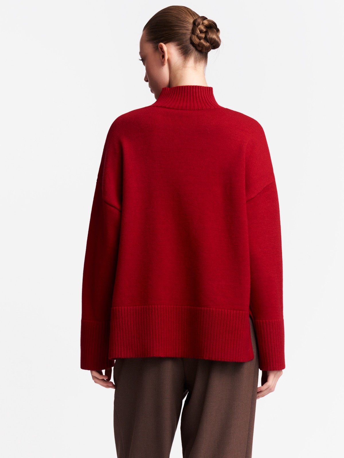 Вязаный свитер оверсайз фасона