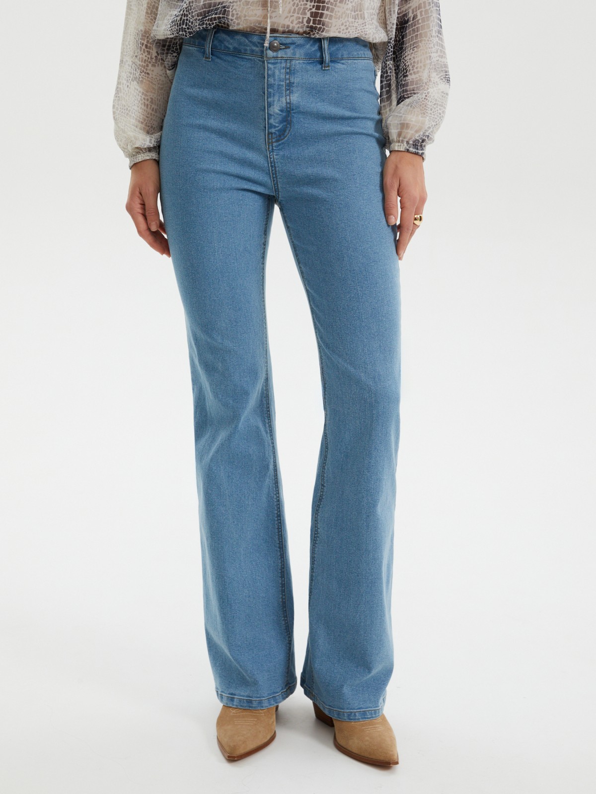 Джинсы силуэта Bootcut со средней посадкой