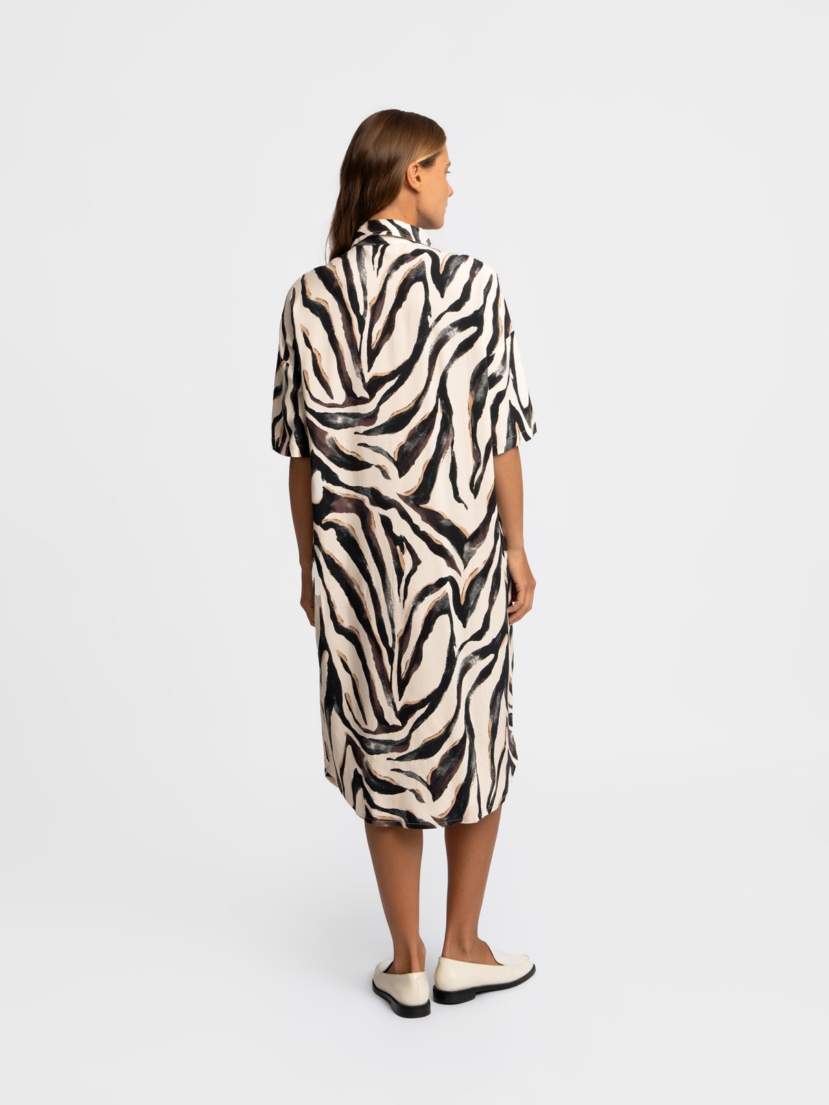 Платье-рубашка миди из вискозы