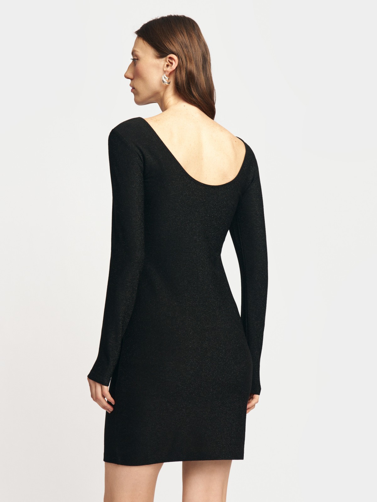 Платье мини с вырезом на спине и люрексом