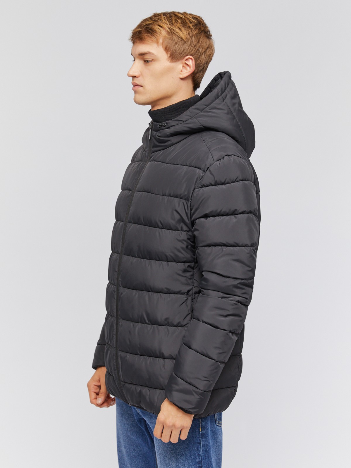 Лёгкая утеплённая стёганая куртка на молнии с капюшоном Лёгкая утеплённая стёганая куртка на молнии с капюшоном