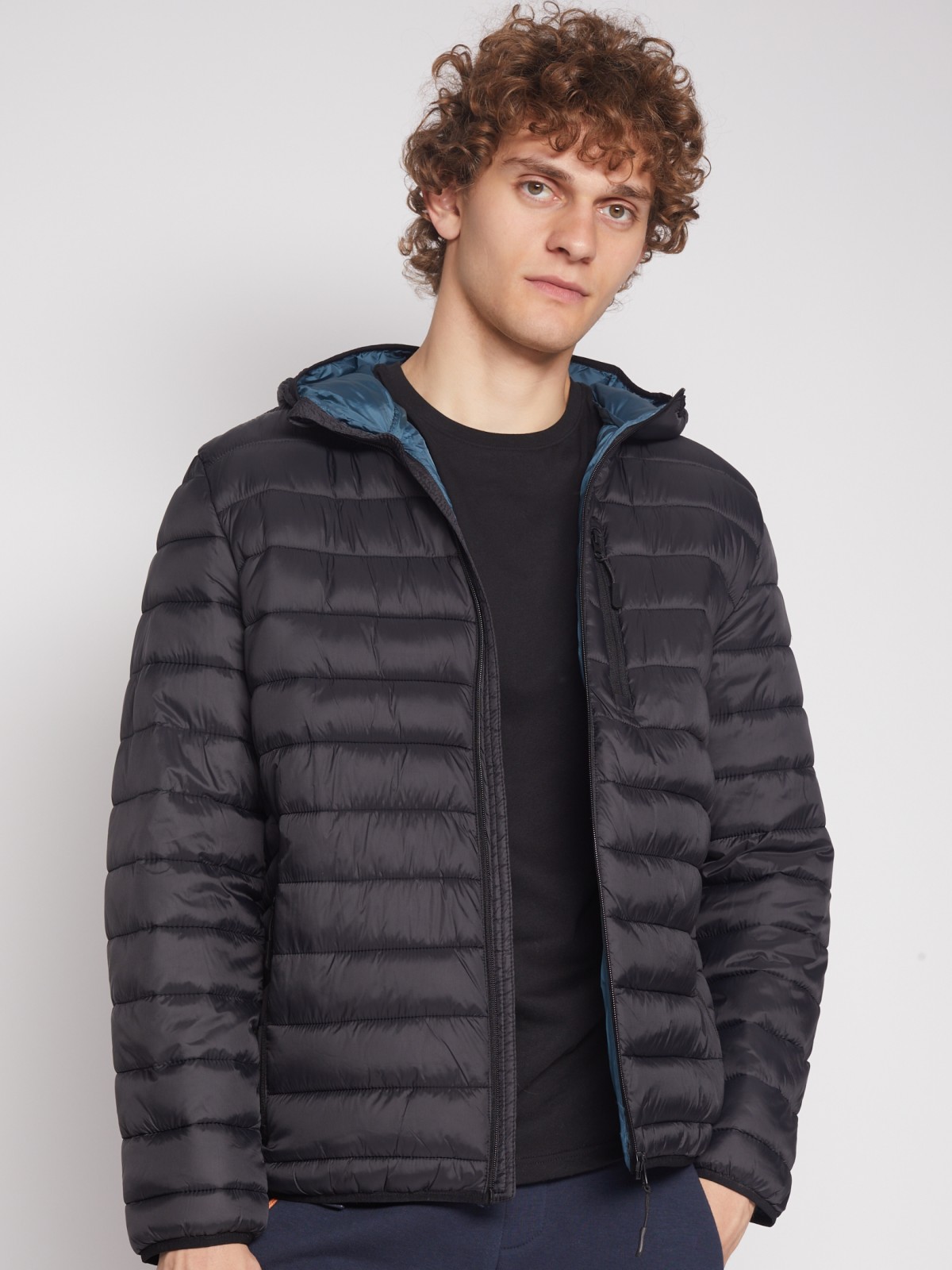 Лёгкая куртка с капюшоном Лёгкая куртка с капюшоном