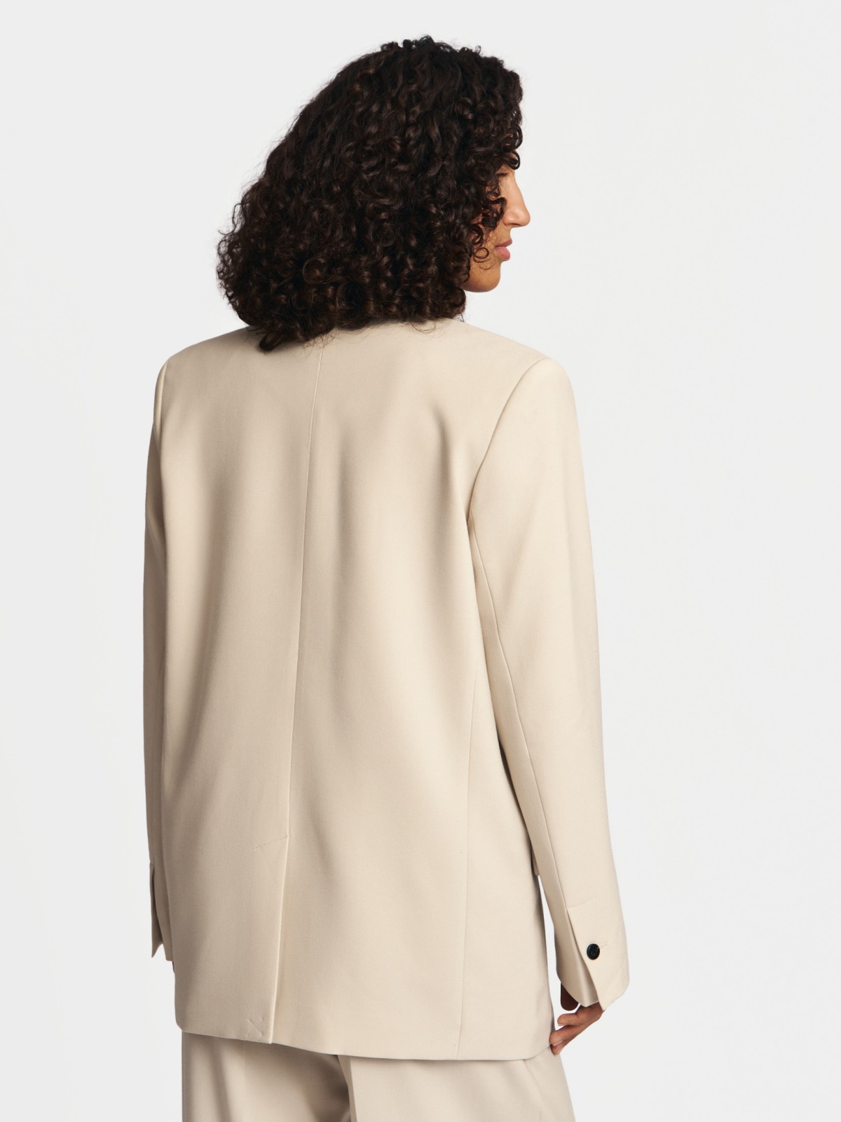 Двубортный жакет оверсайз силуэта