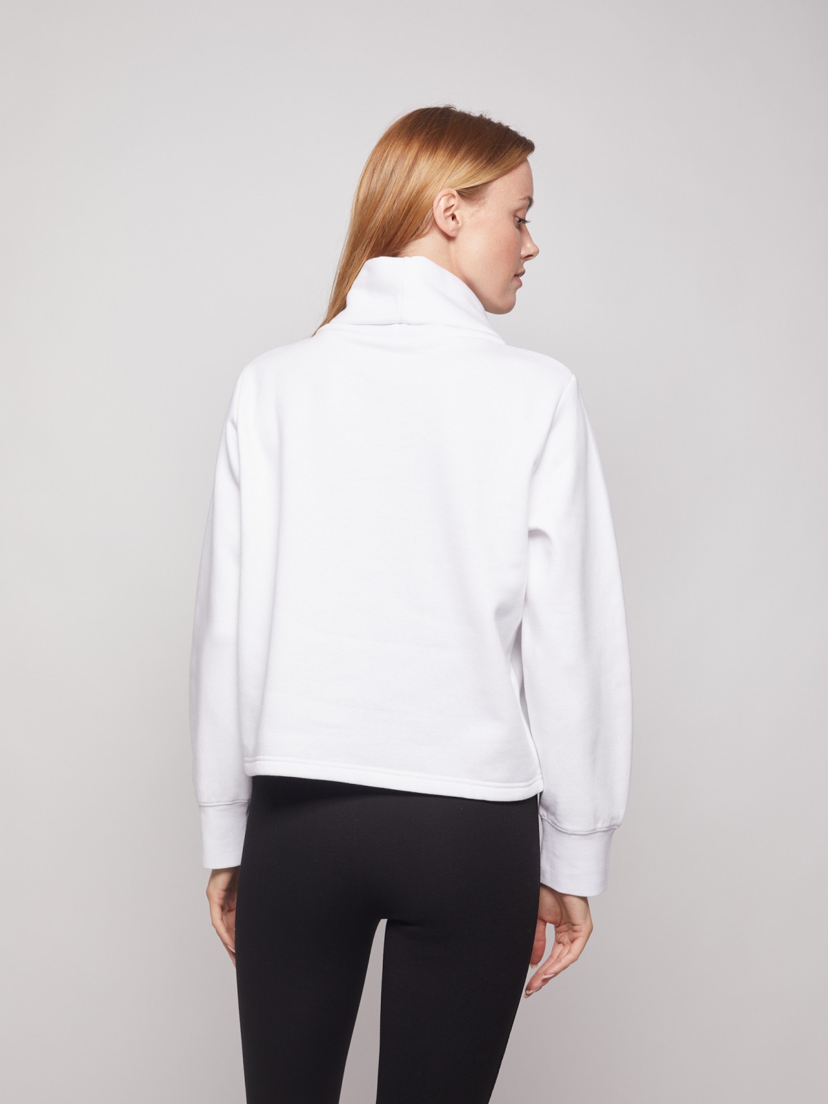 Свитшот с воротником-гольф