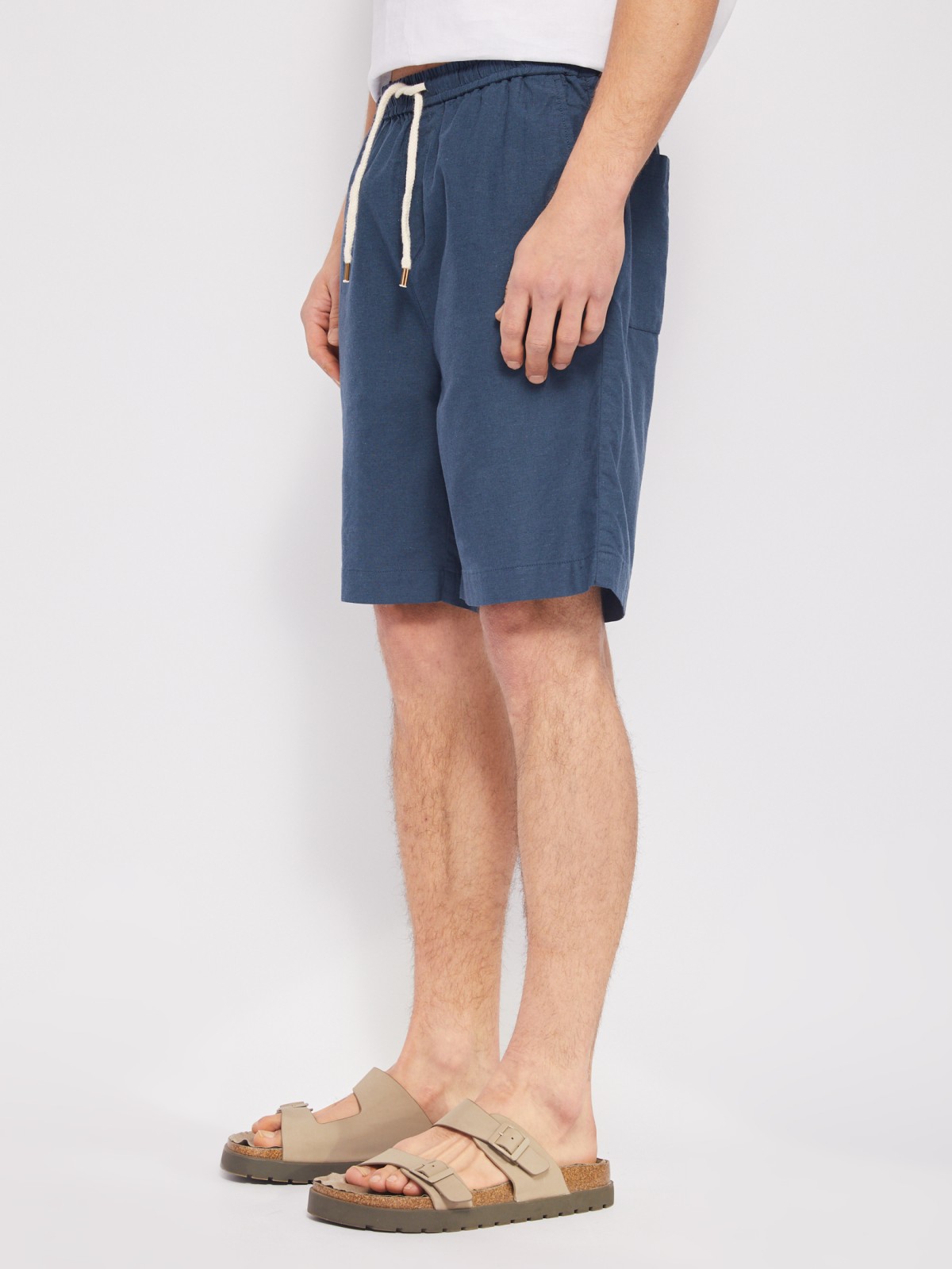 Удлинённые льняные шорты на резинке