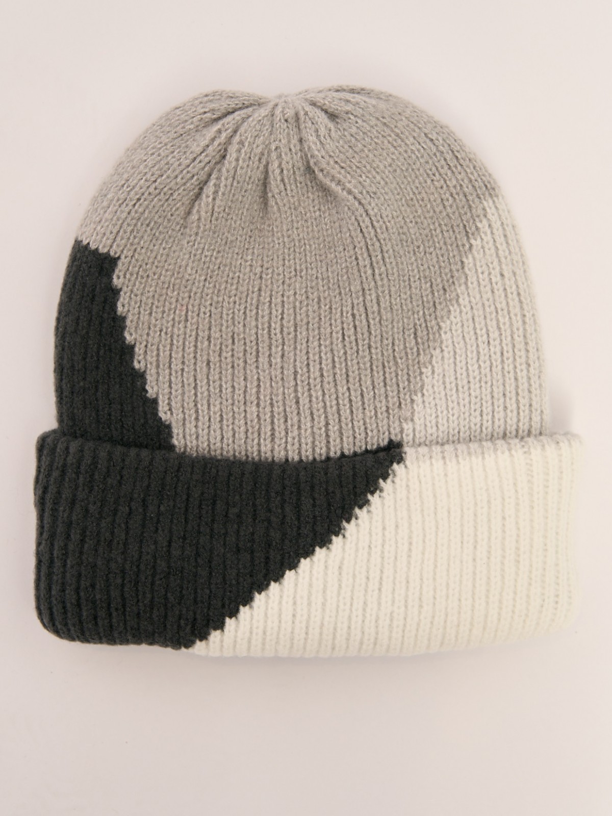 Тёплая вязаная шапка-бини из шерсти с отворотом 499₽