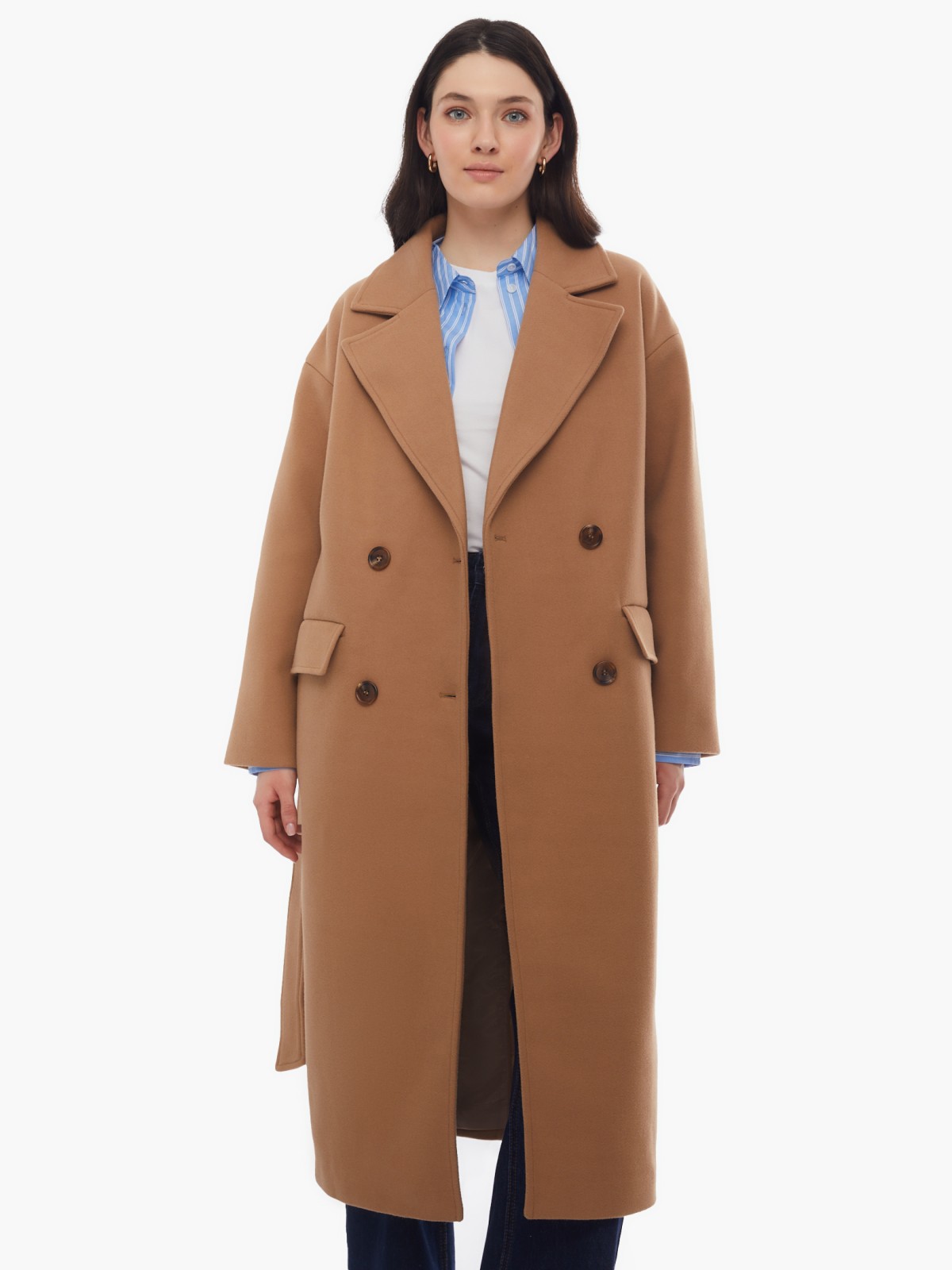 Длинное пальто оверсайз силуэта без утеплителя на пуговицах с поясом