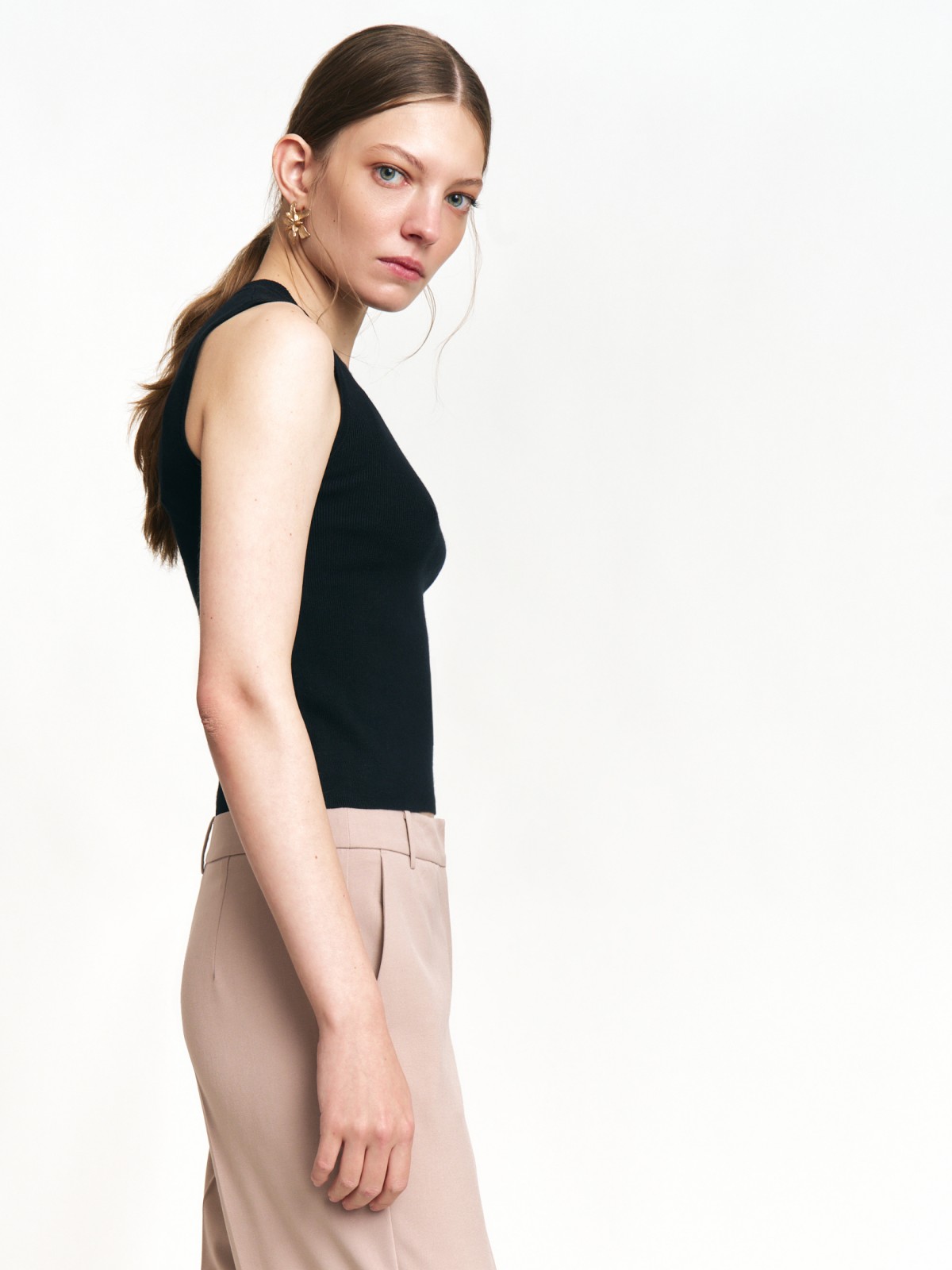 Вязаный трикотажный топ без рукавов