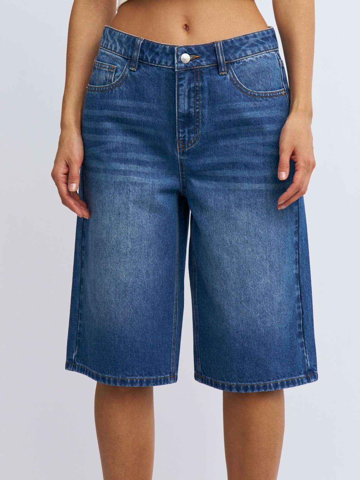 Джинсовые удлинённые шорты-бермуды