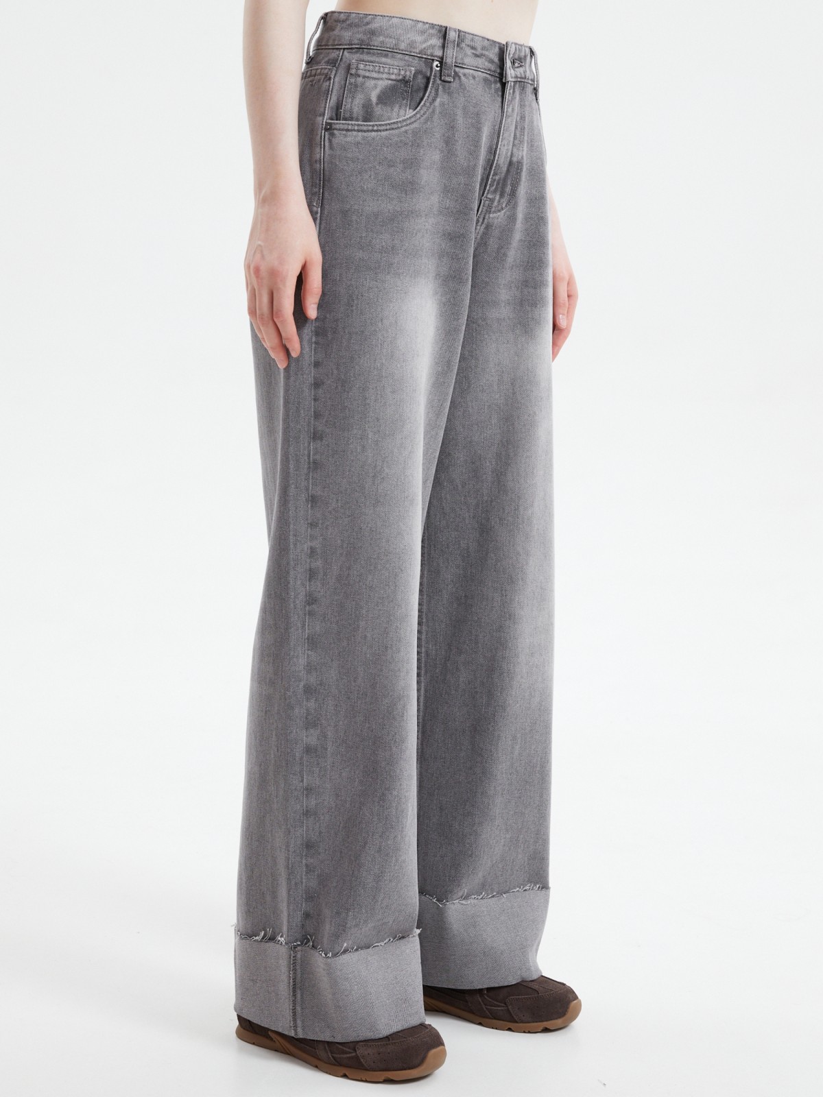 Джинсы силуэта Wide с отворотами