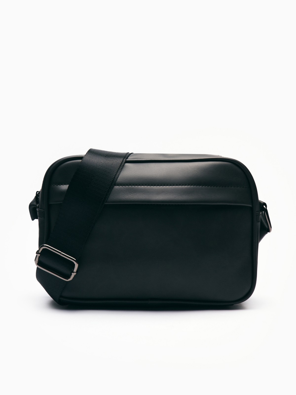 Сумка кросс-боди на ремешке через плечо 2399₽