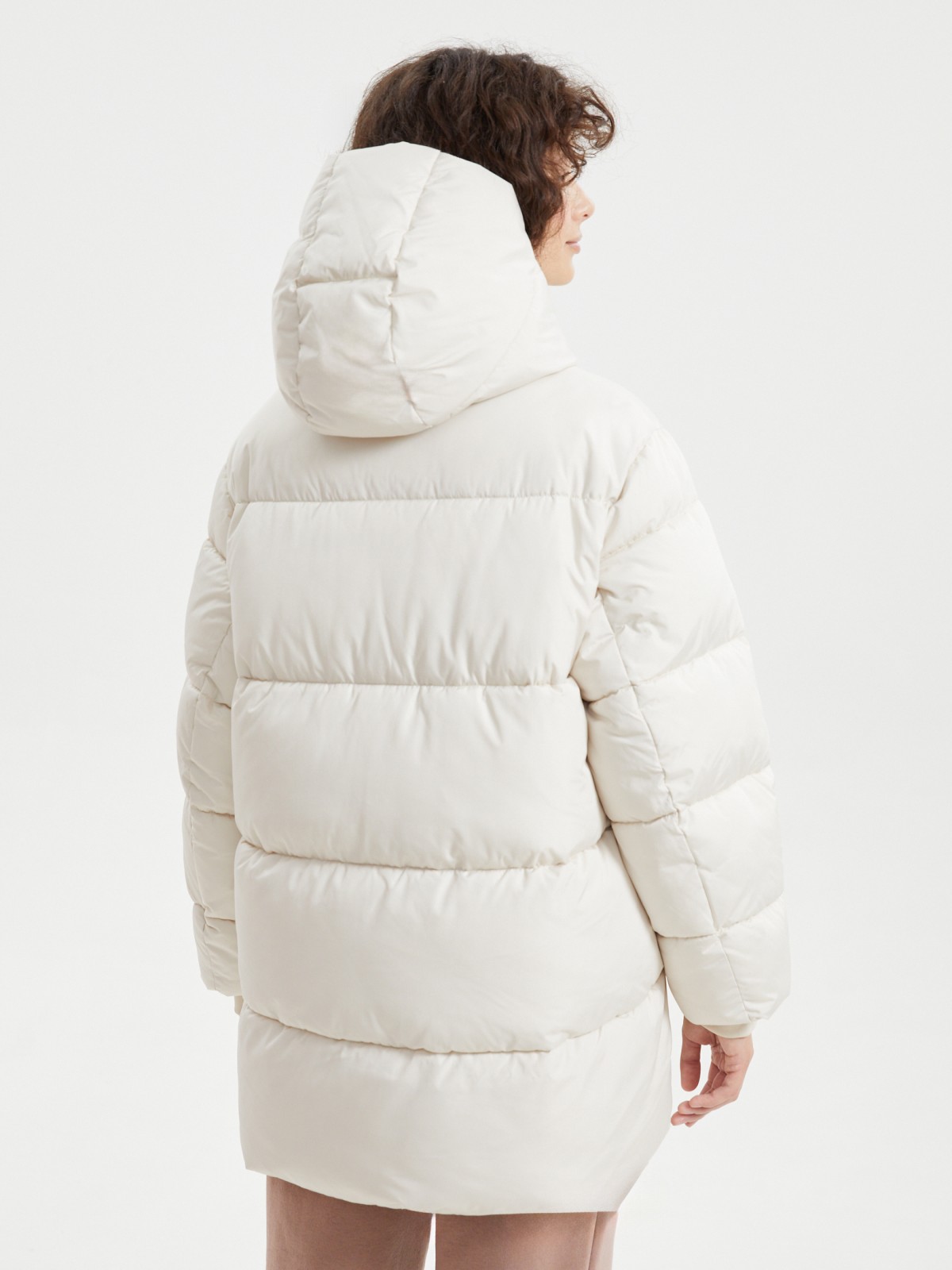 Короткая стёганая куртка с капюшоном