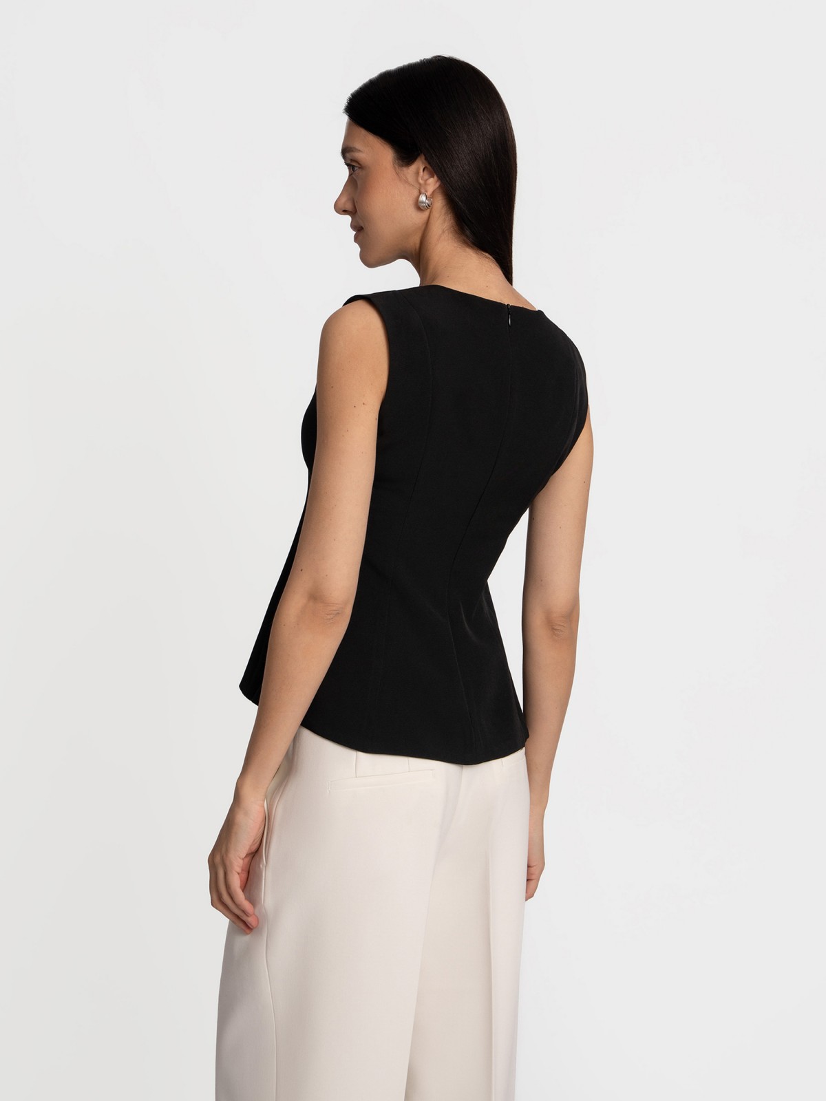 Блузка без рукавов