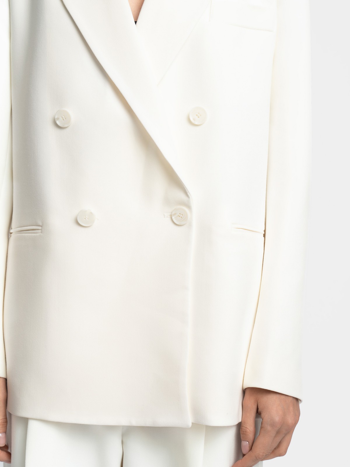 Жакет прямого силуэта на пуговицах