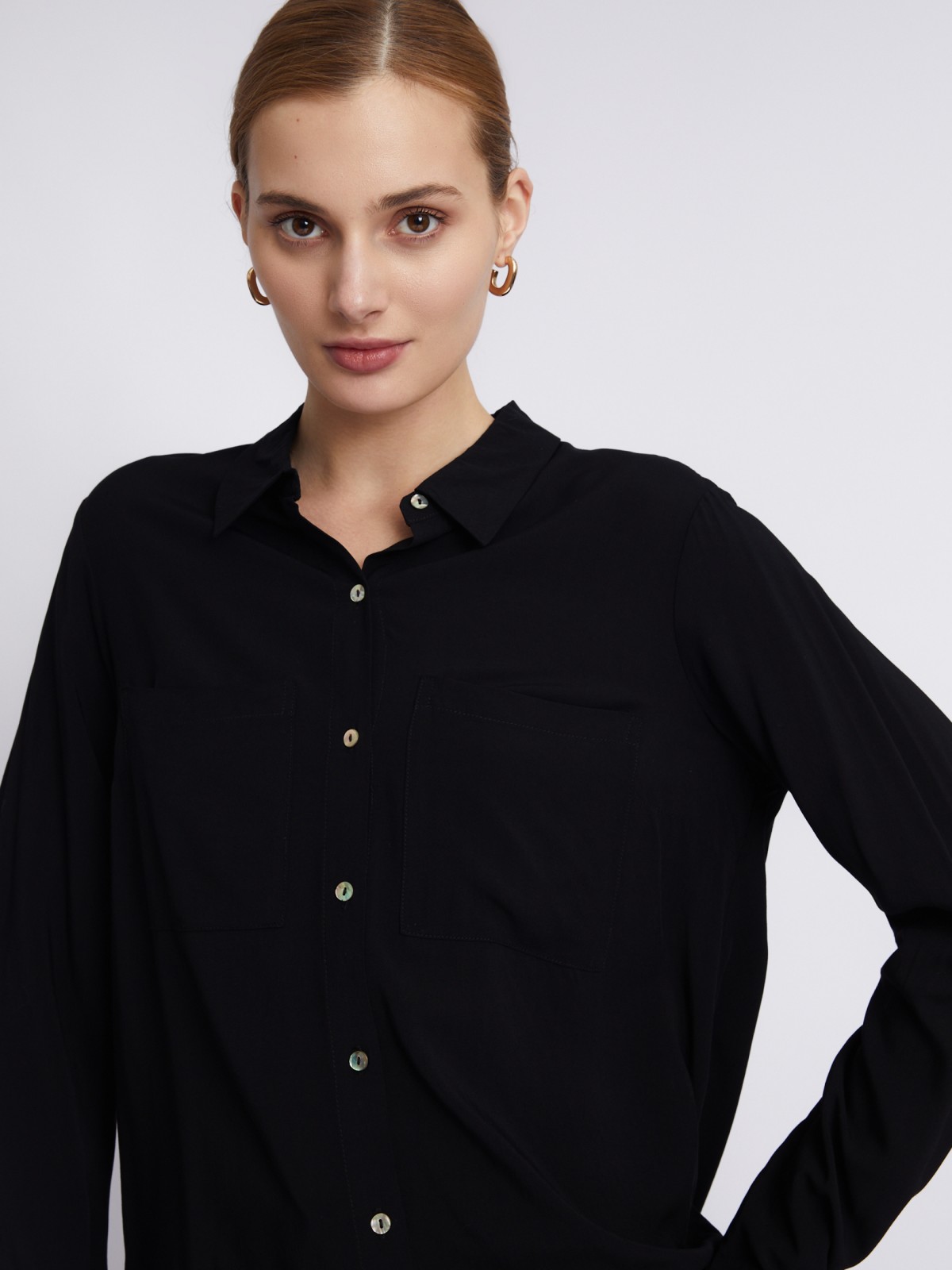 Офисная рубашка из вискозы с карманами и подхватами на рукавах zolla 023311162052, цвет черный, размер S - фото 3