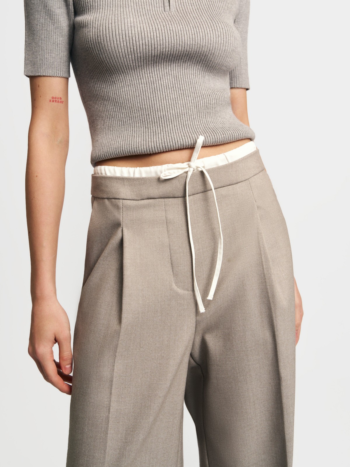 Брюки прямого силуэта с двойным поясом