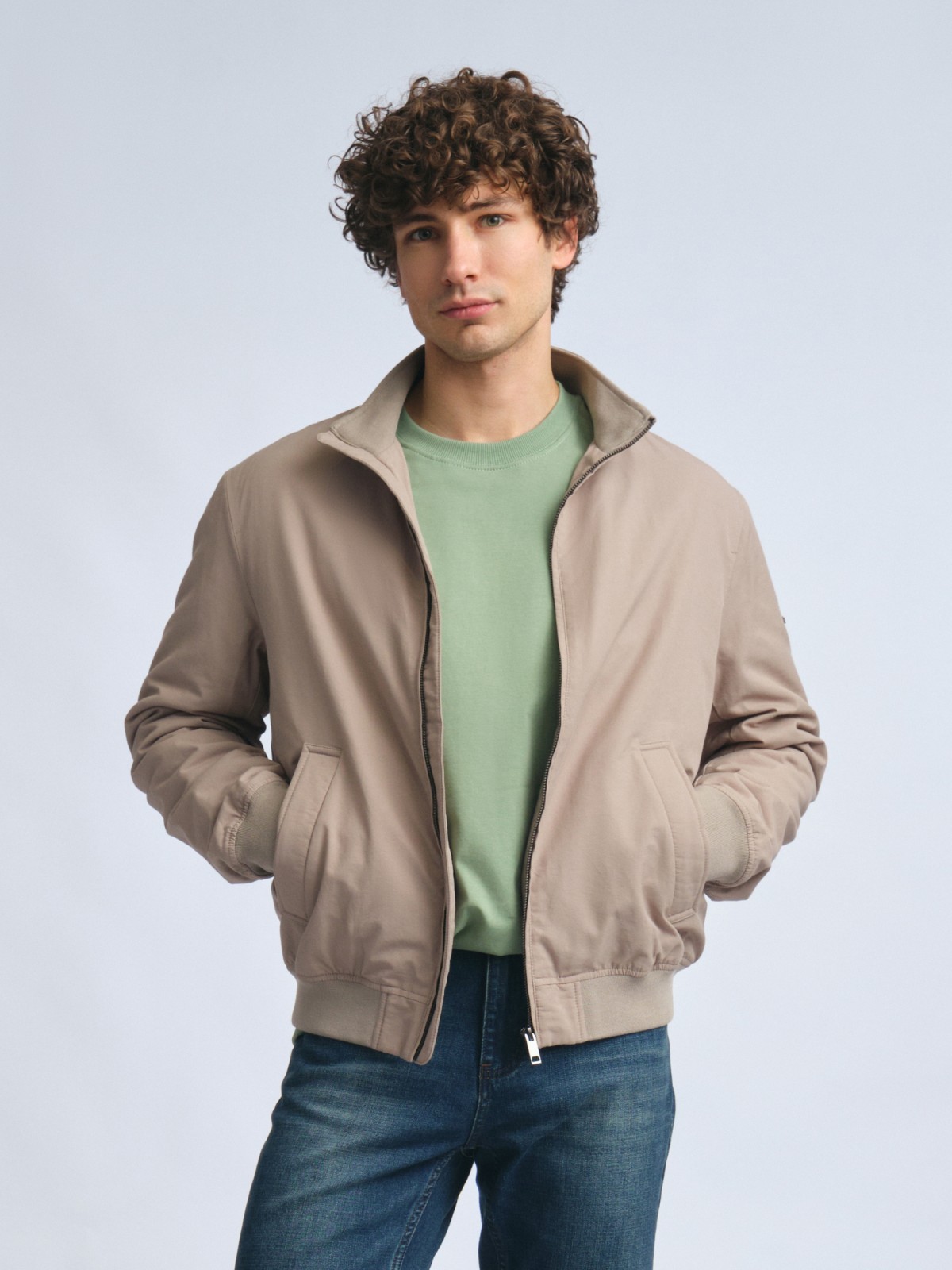 Утеплённая куртка-бомбер с воротником-стойкой