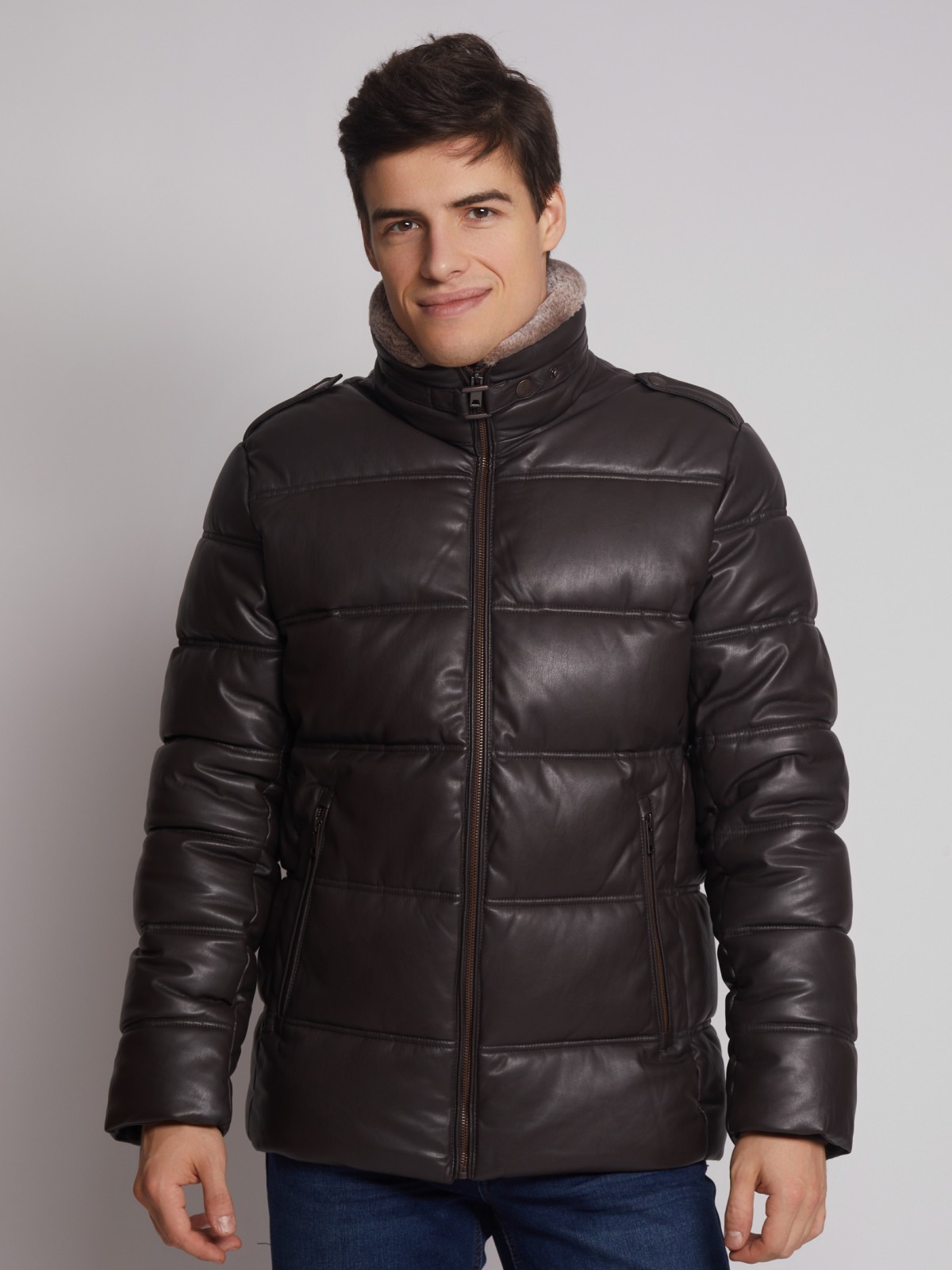 Тёплая куртка из экокожи с высоким воротником zolla 012425102184, цвет коричневый, размер M - фото 4