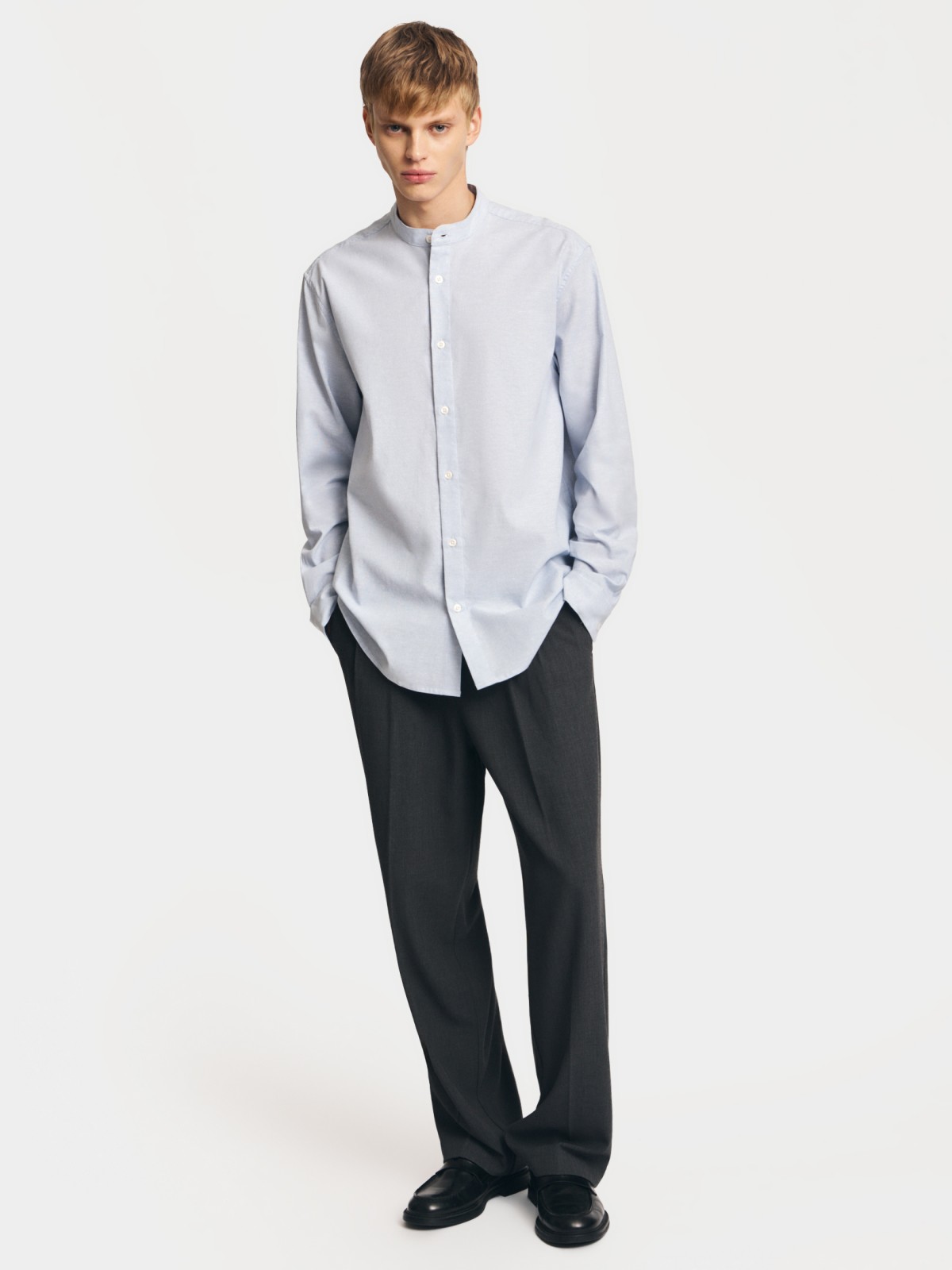 Льняная рубашка с воротником-стойкой