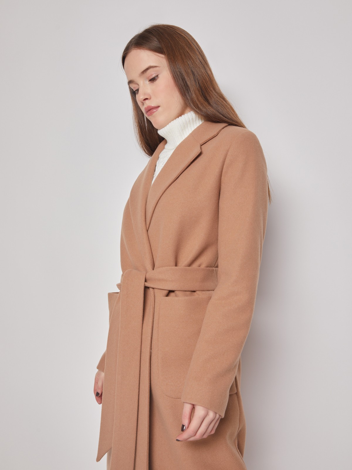 Пальто прямого силуэта с поясом