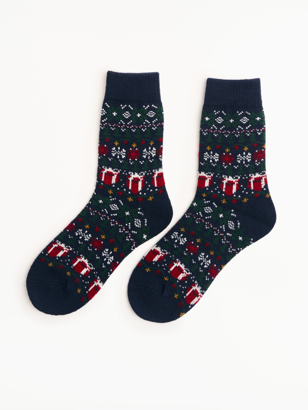 Тёплые вязаные носки с новогодним узором