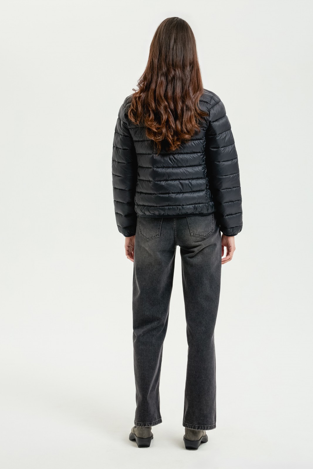 Тёплая стёганая куртка с воротником