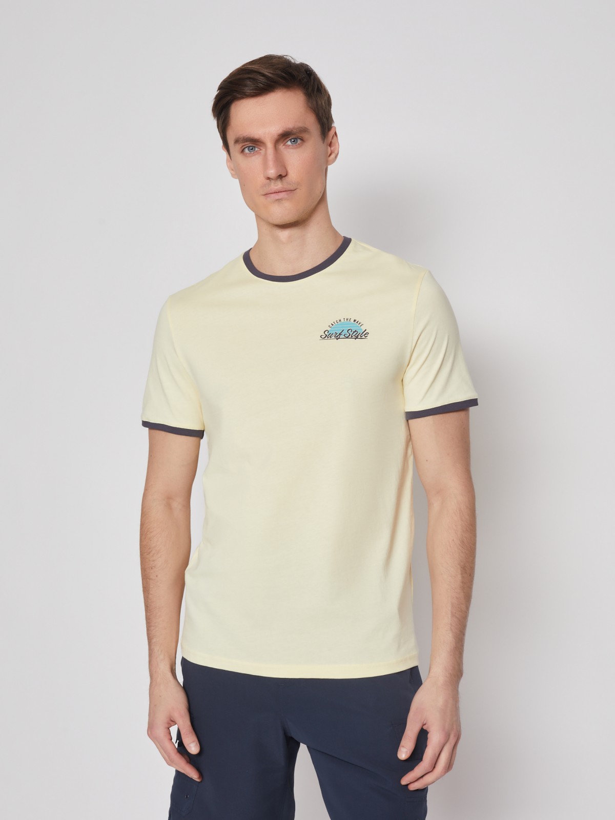 Футболка с контрастной отделкой