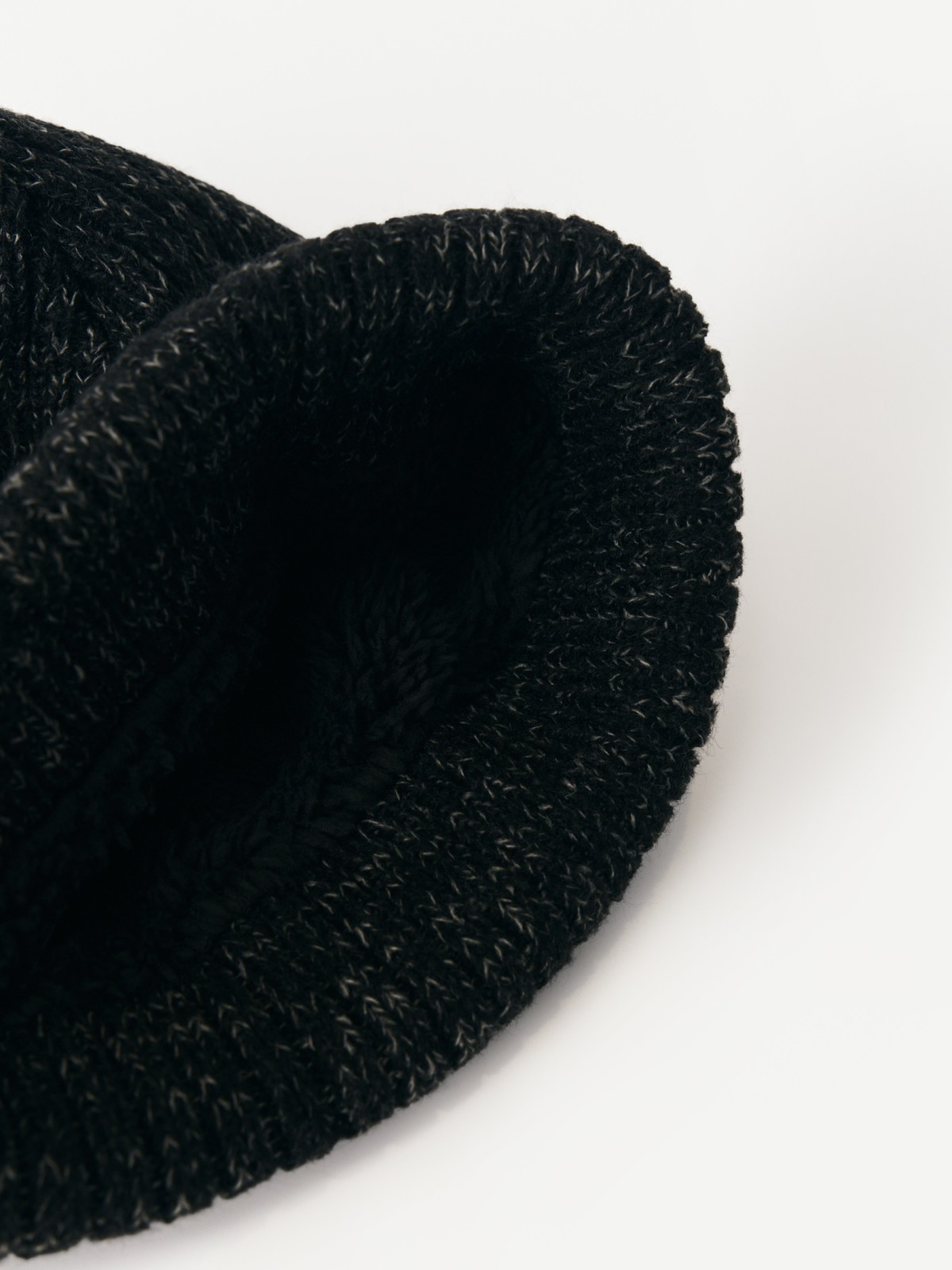 Вязаная шапка-бини с экомехом