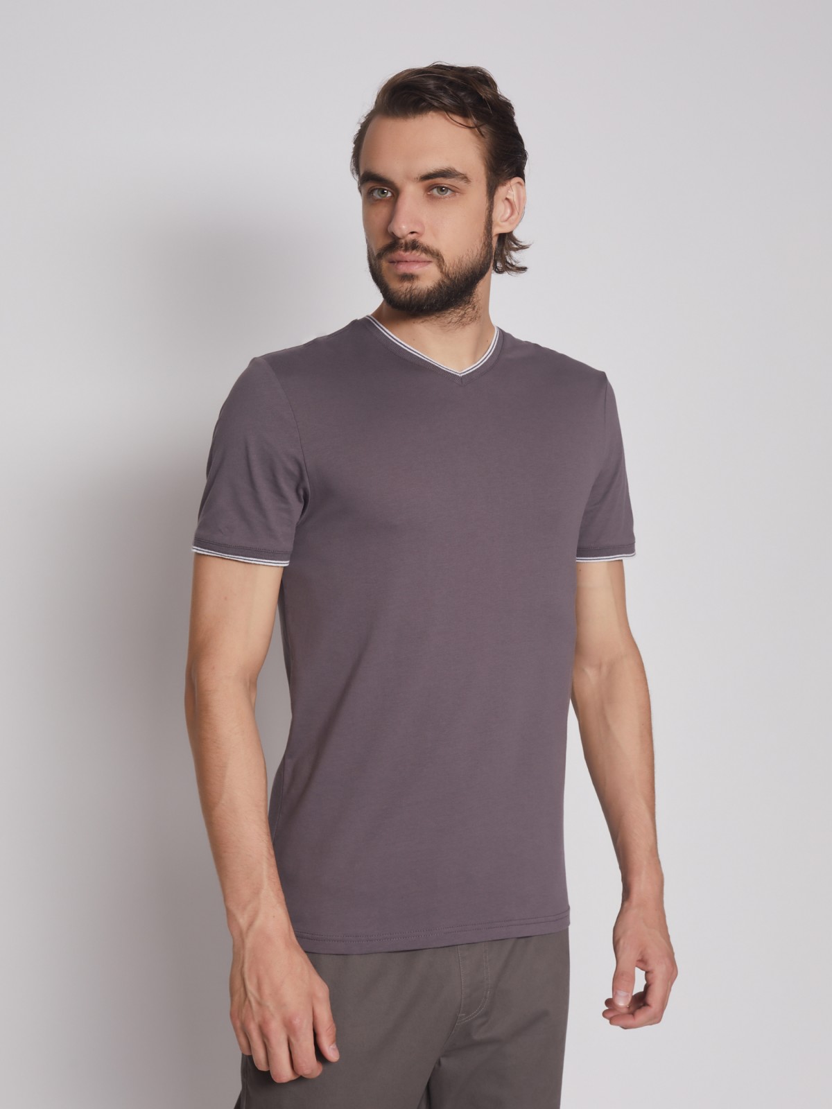 Футболка из хлопка с треугольным вырезом