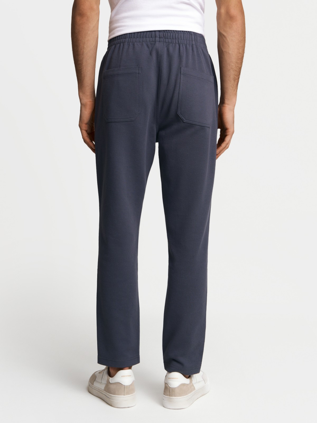 Брюки на резинке в спортивном стиле